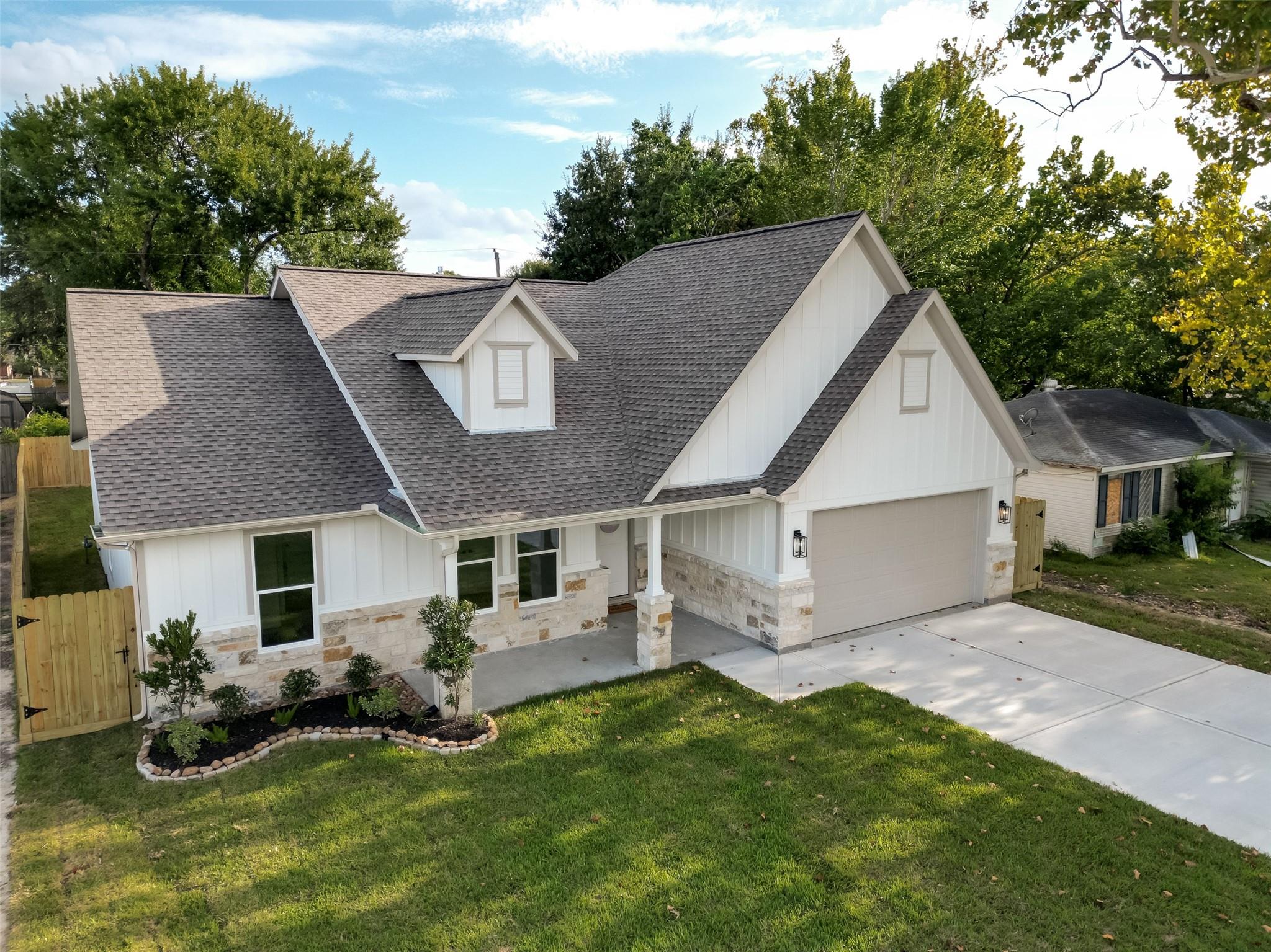 7438 Stephanie Drive — photo