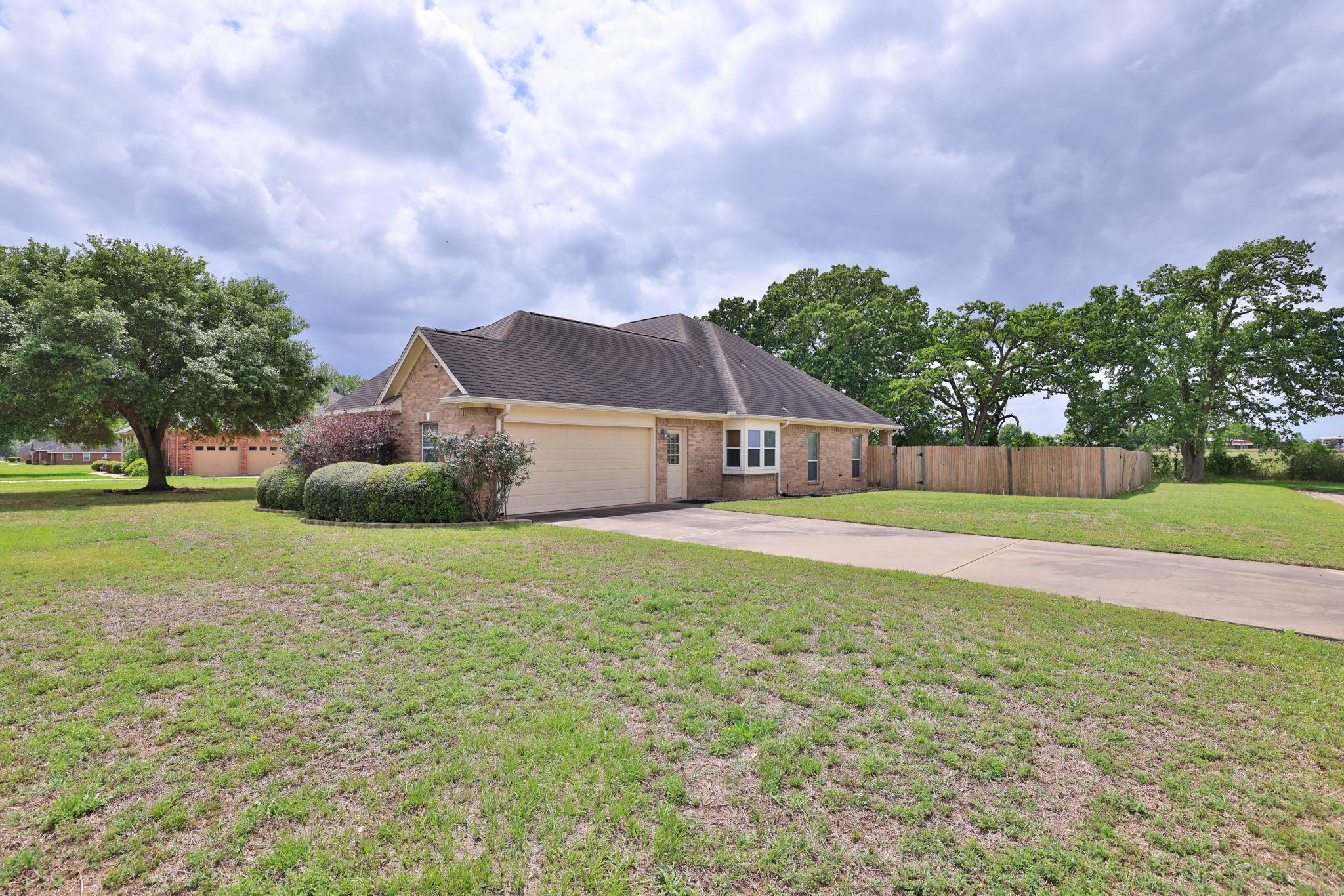 105 Lawrence Marshall Dr — photo