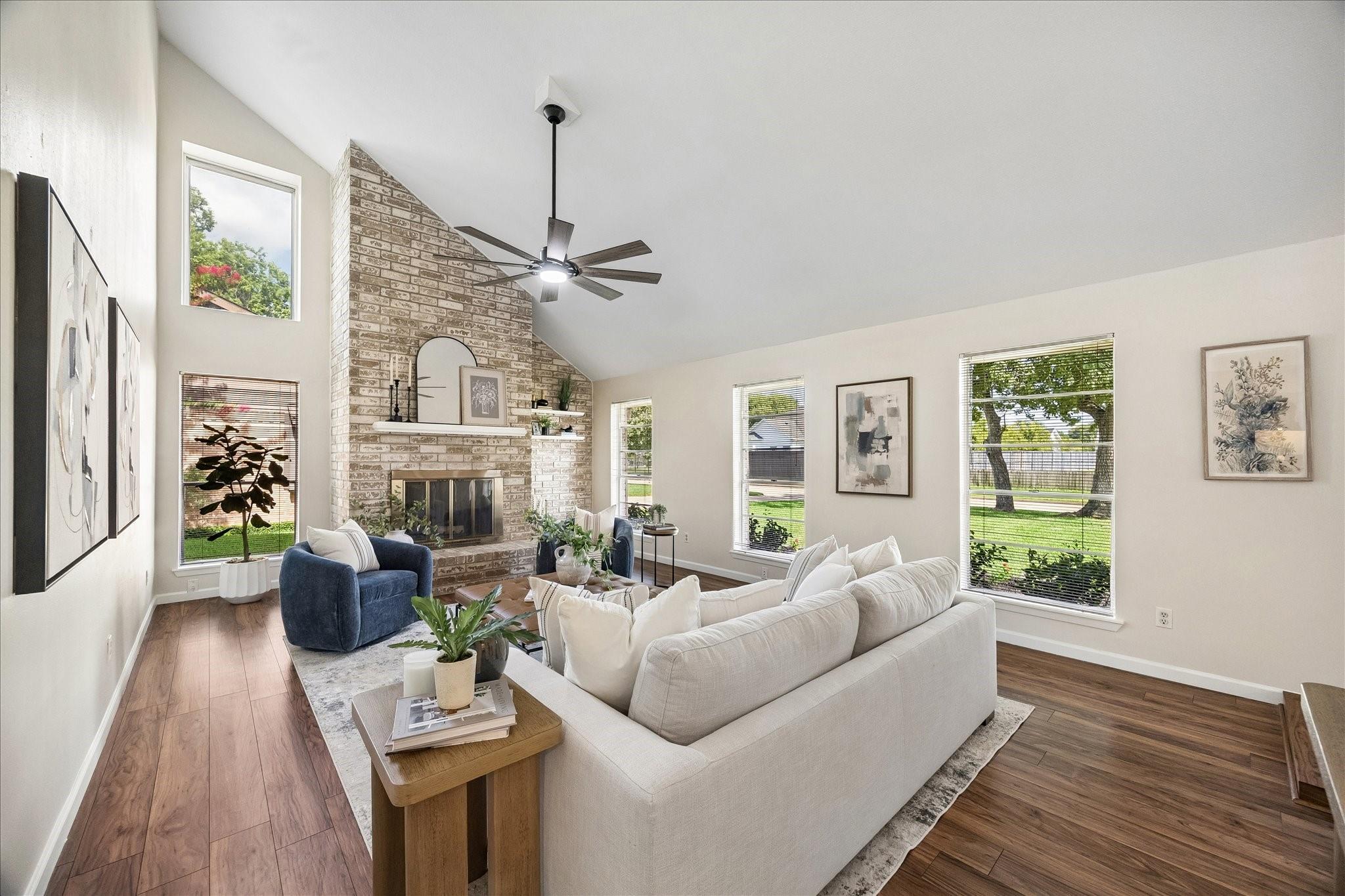 813 Lakeview Drive — photo