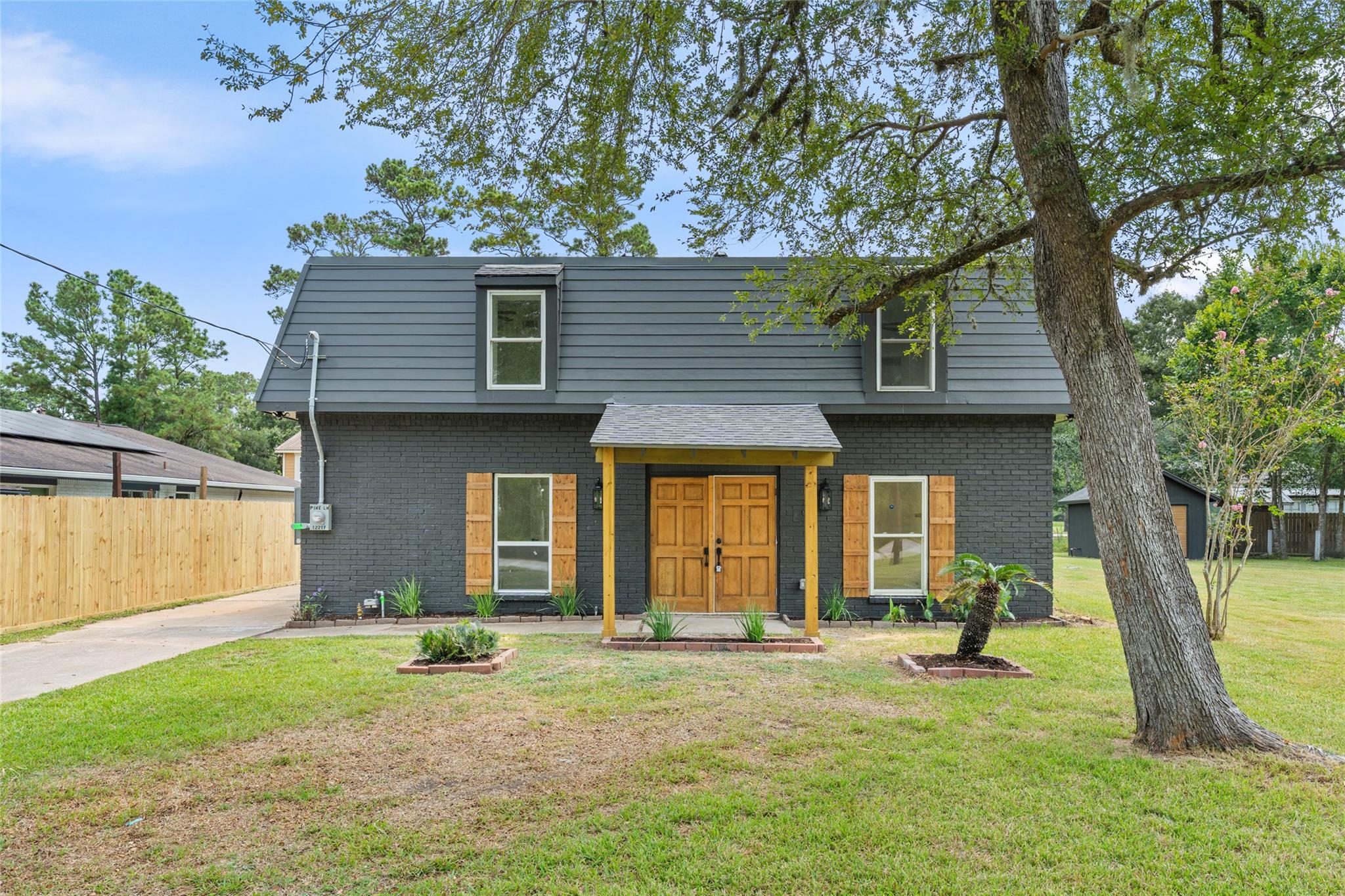 12217 Pine Lane — photo
