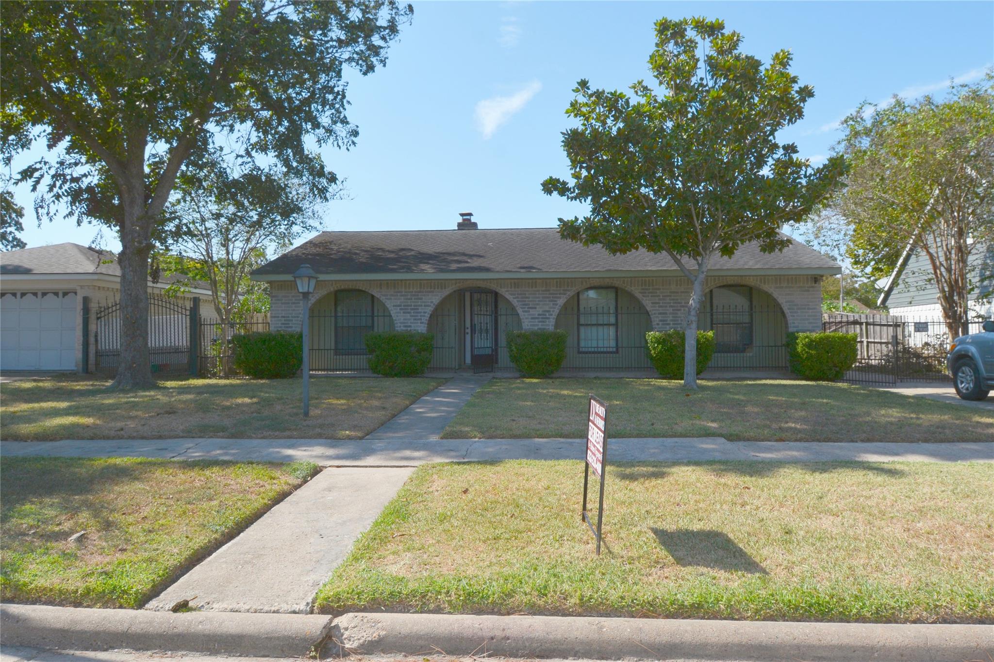10206 Huntington Wood Drive — photo