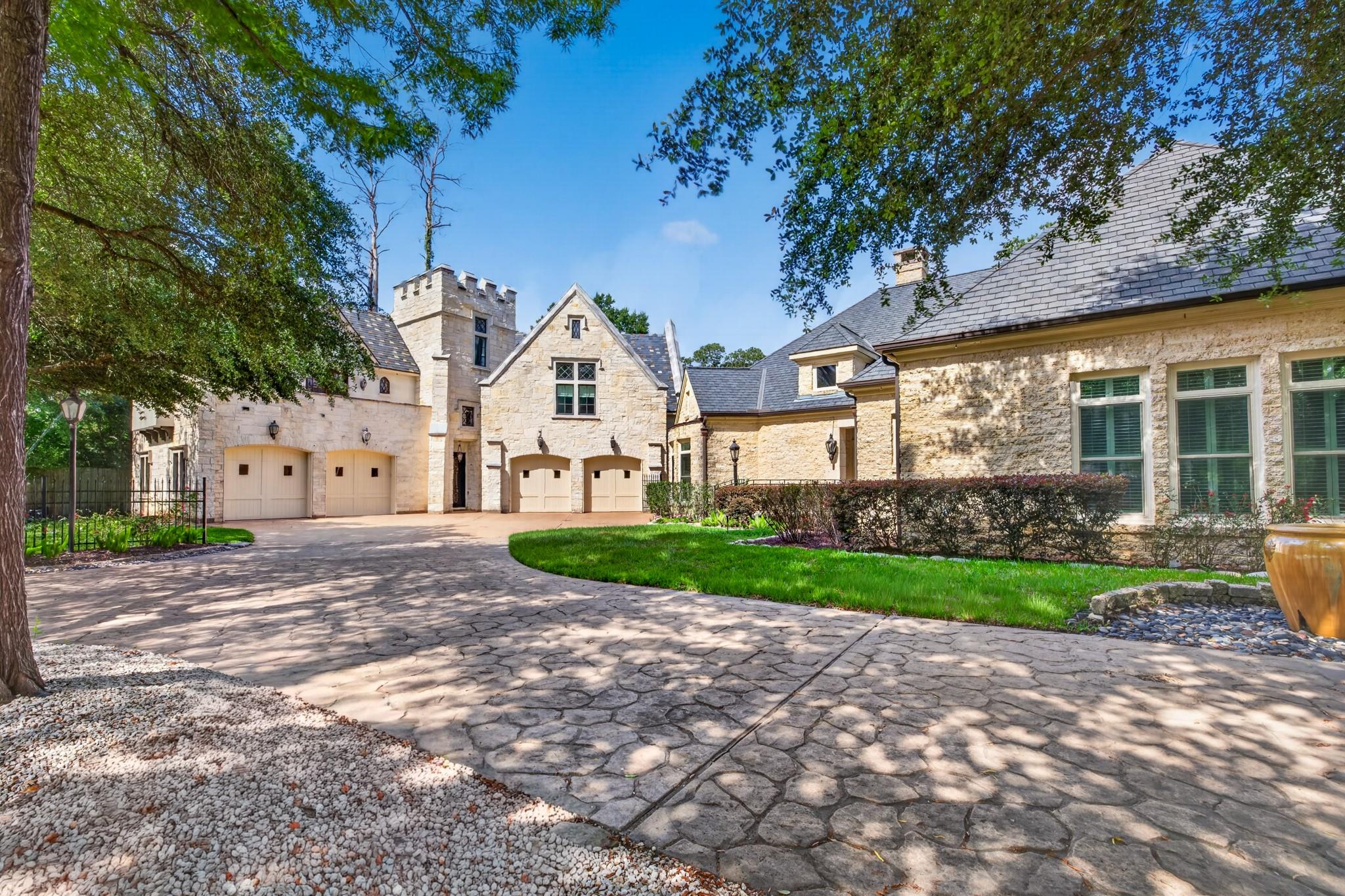 728 Crestbend Drive — photo