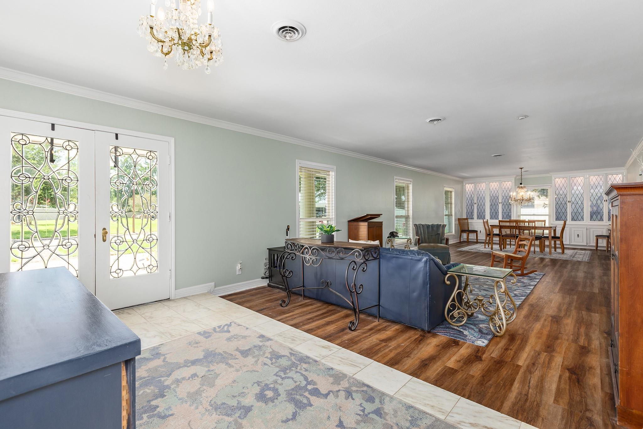1005 Oak Drive — photo