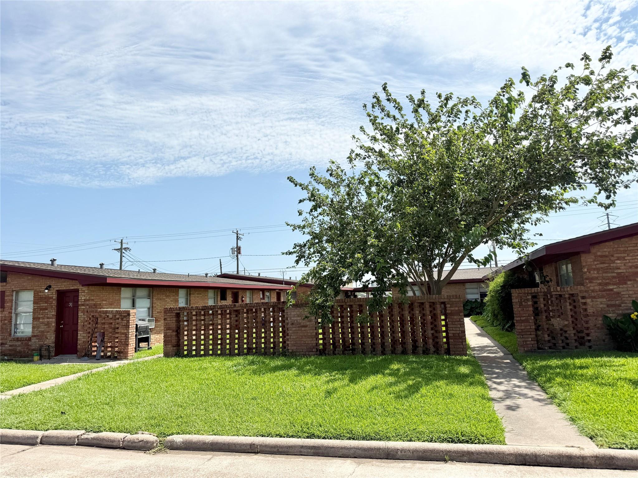 811 N Avenue F #30 — photo