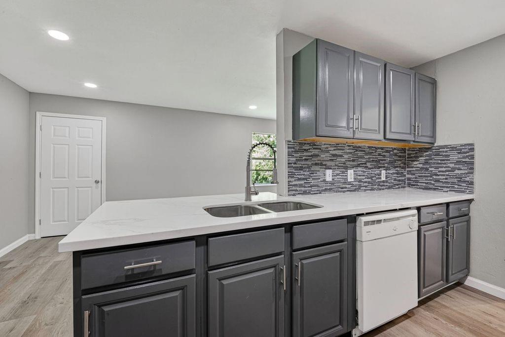 701 Oriole Lane — photo