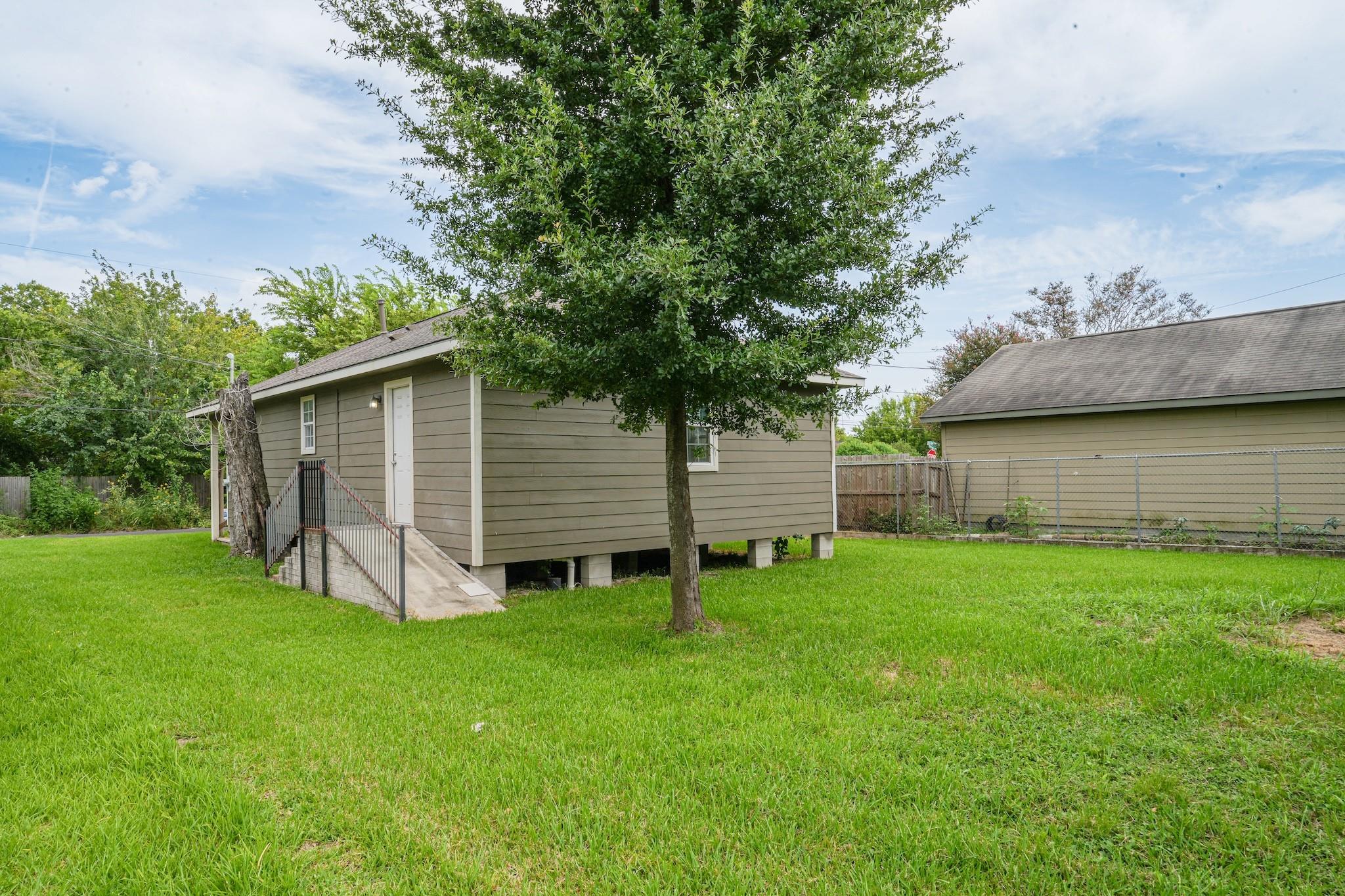 2407 Russell Street — photo