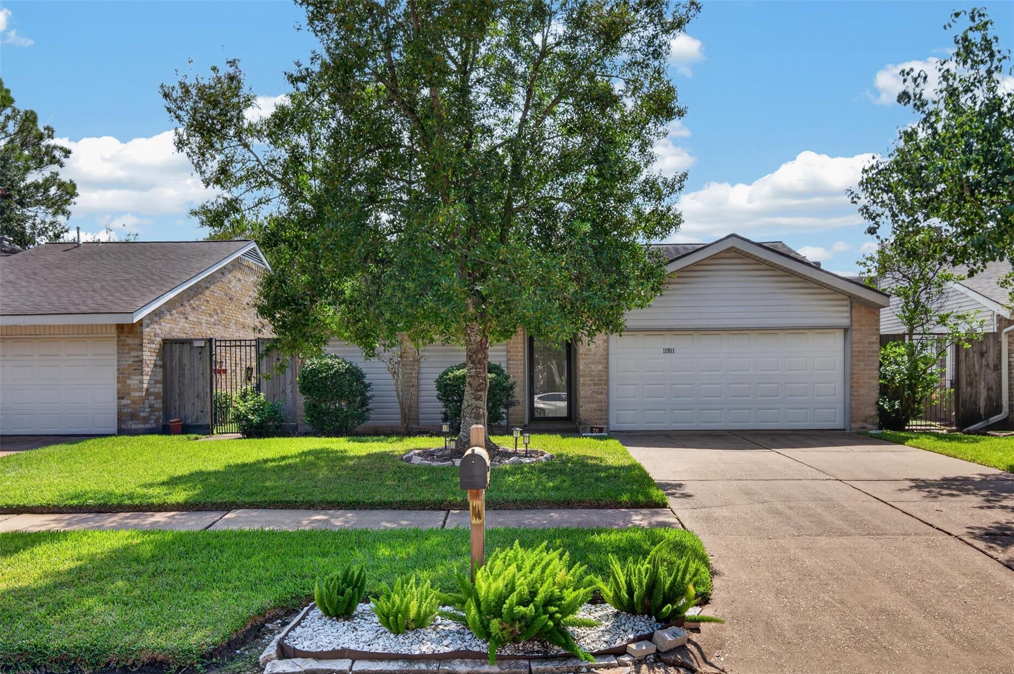 11911 Brook Meadows Lane — photo