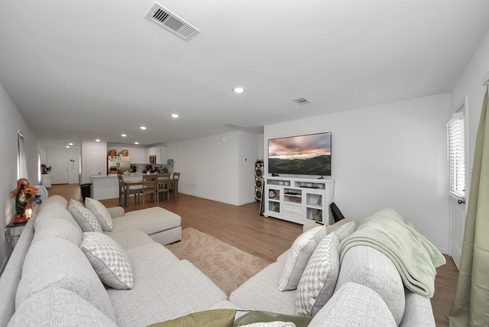 22443 Douglas Court — photo