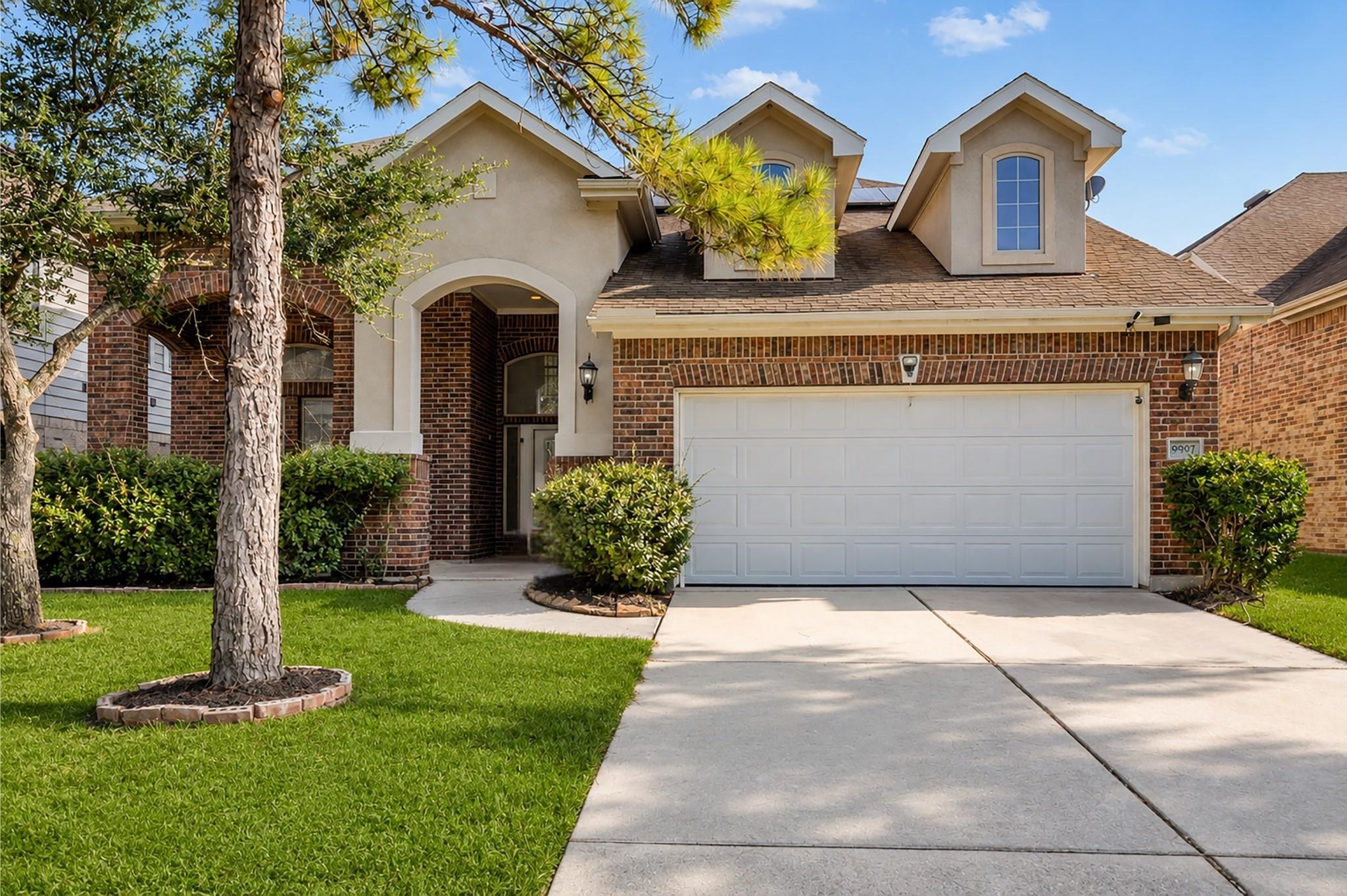 9907 Heritage Waters Court — photo