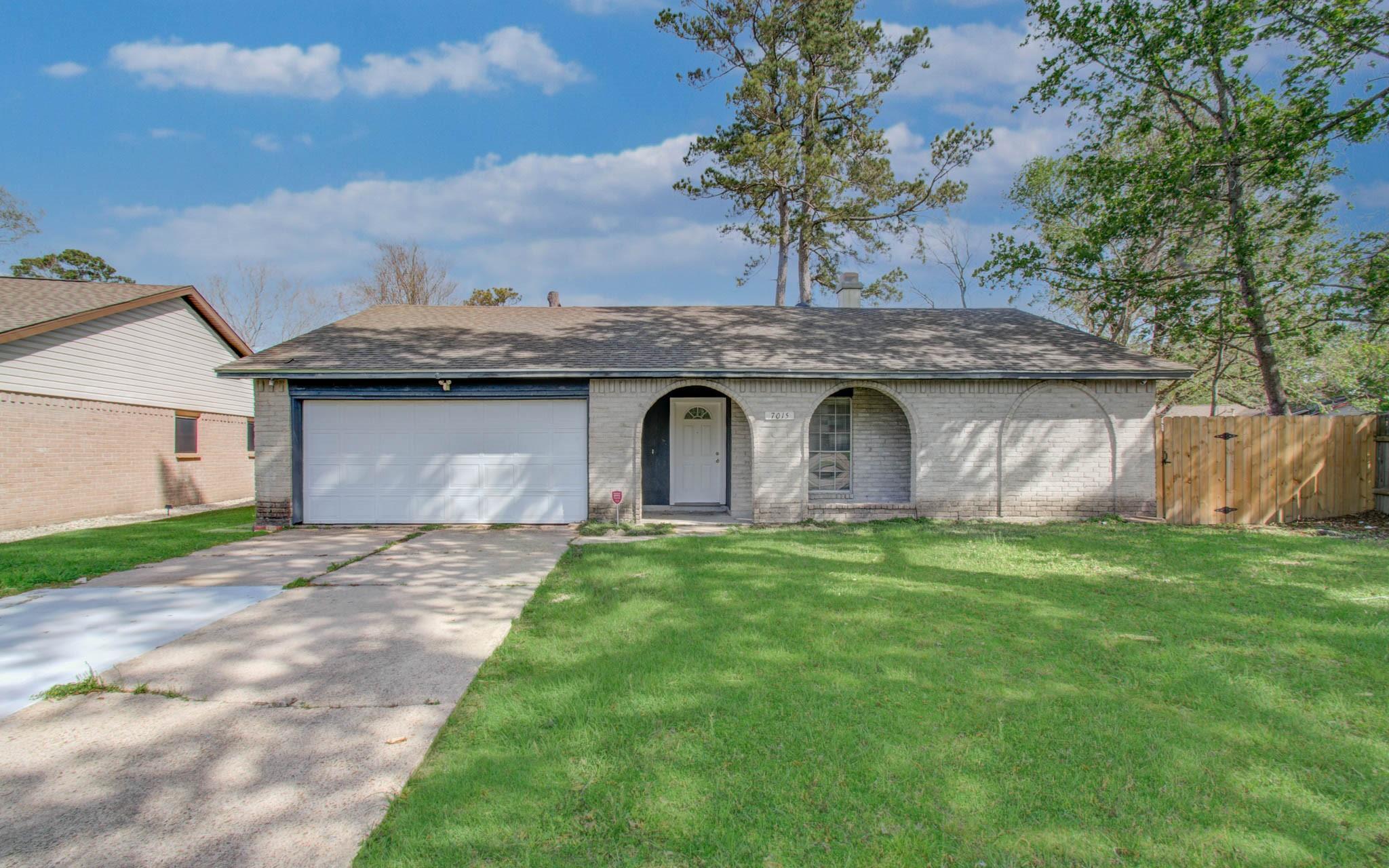 7015 Maple Fox Drive — photo