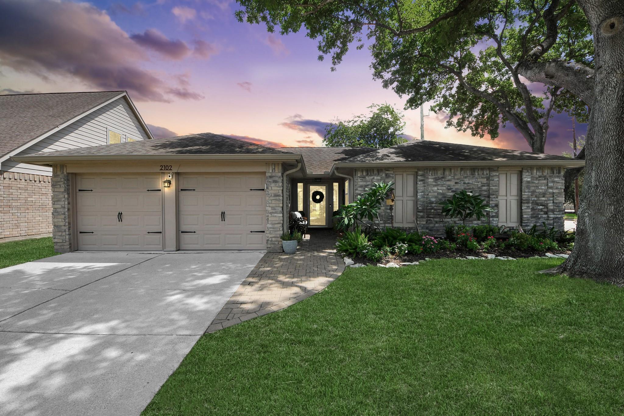 2102 Fountain Drive — photo