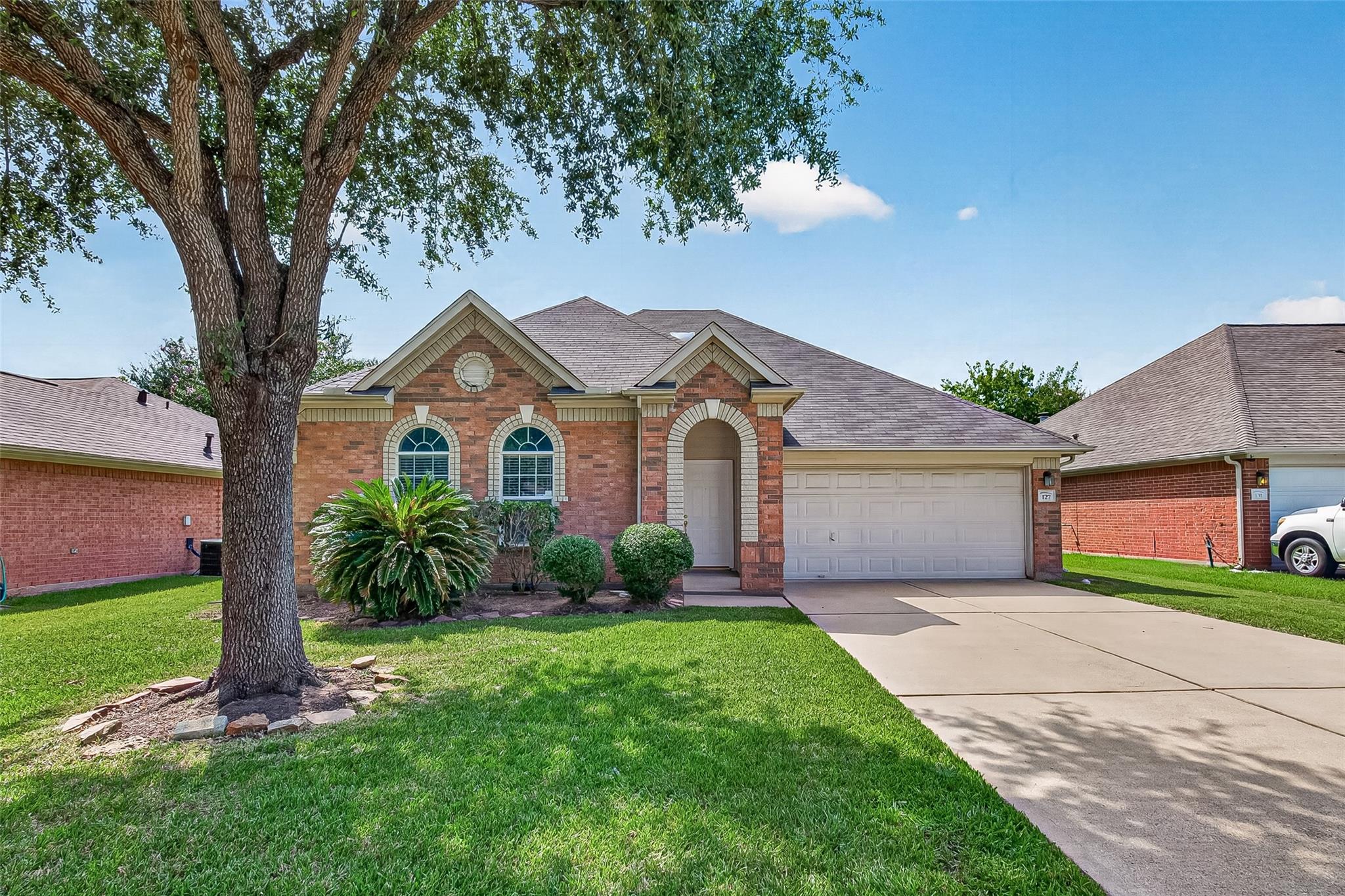 127 Oxford Court — photo