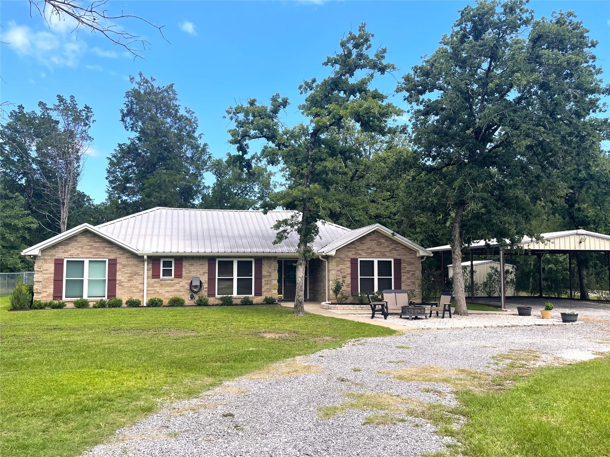 109 Private Road 916 — photo