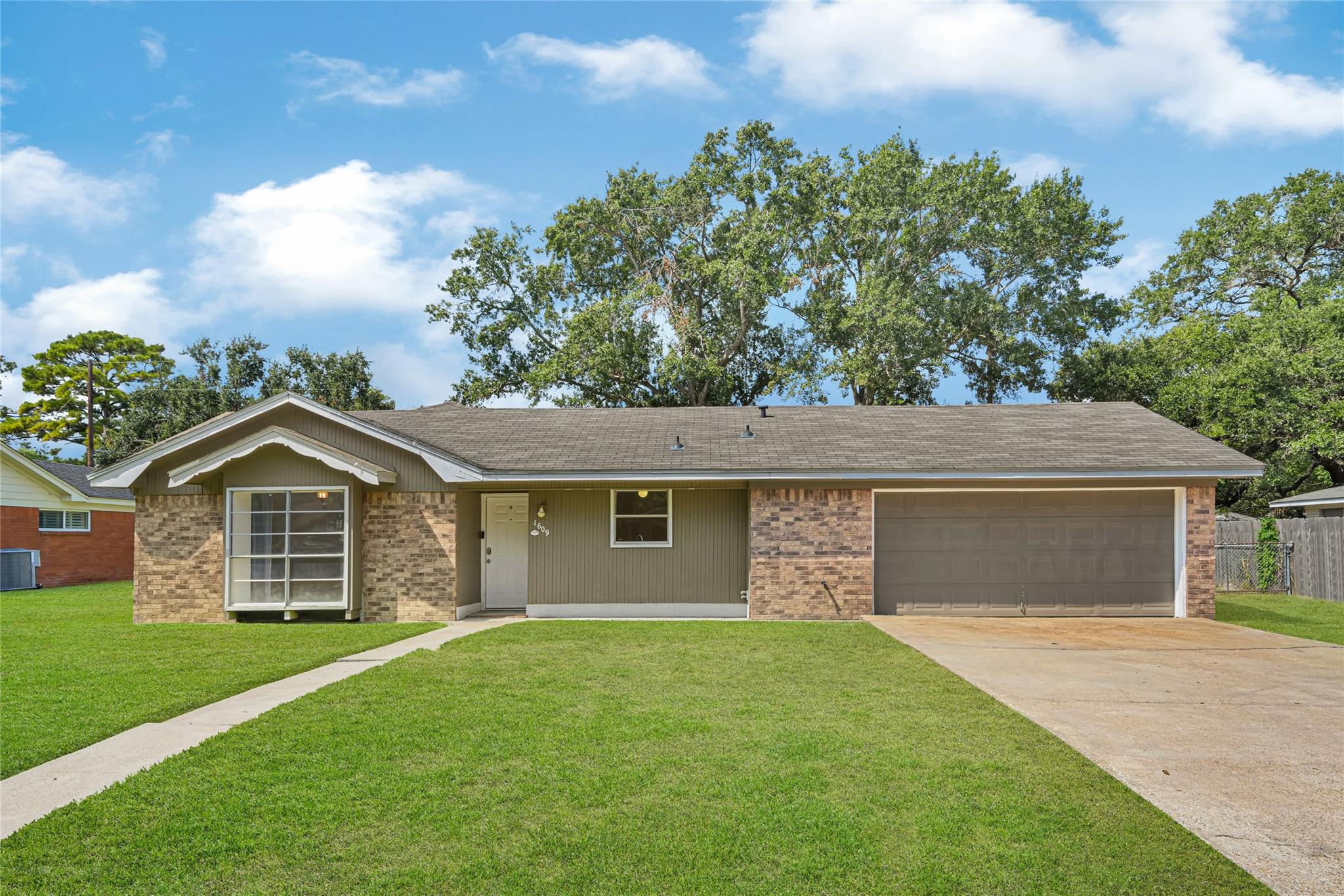 1609 Heights Drive — photo
