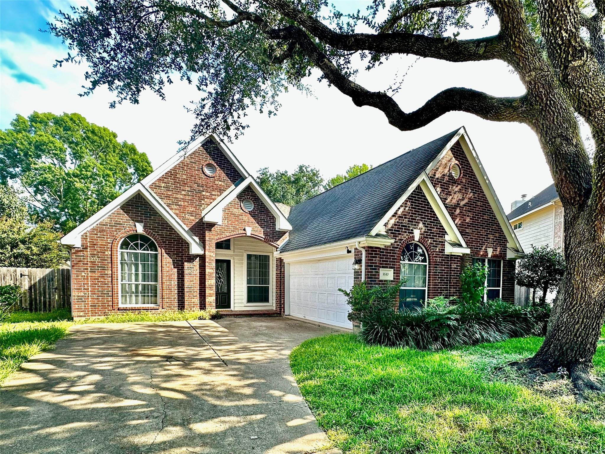 1610 Parkview Lane — photo