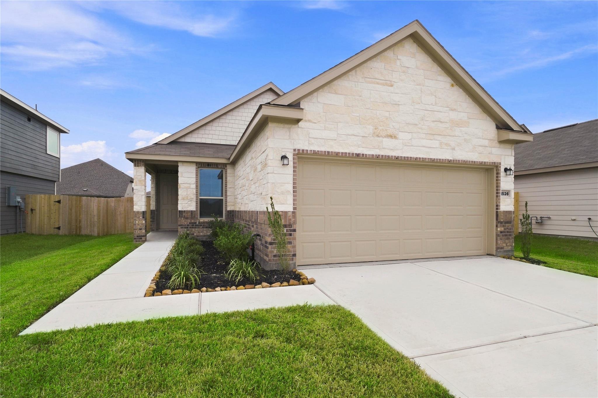 1526 Valley Creek Drive — photo