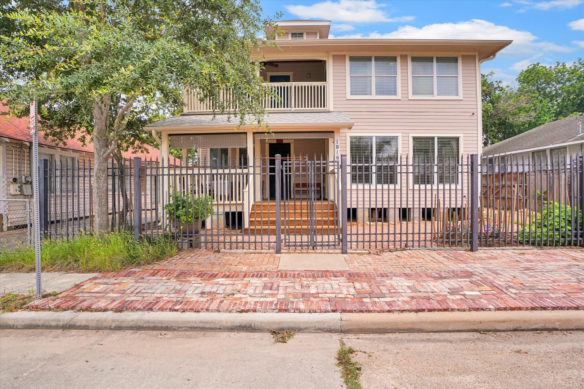 1916 Hardy Street — photo