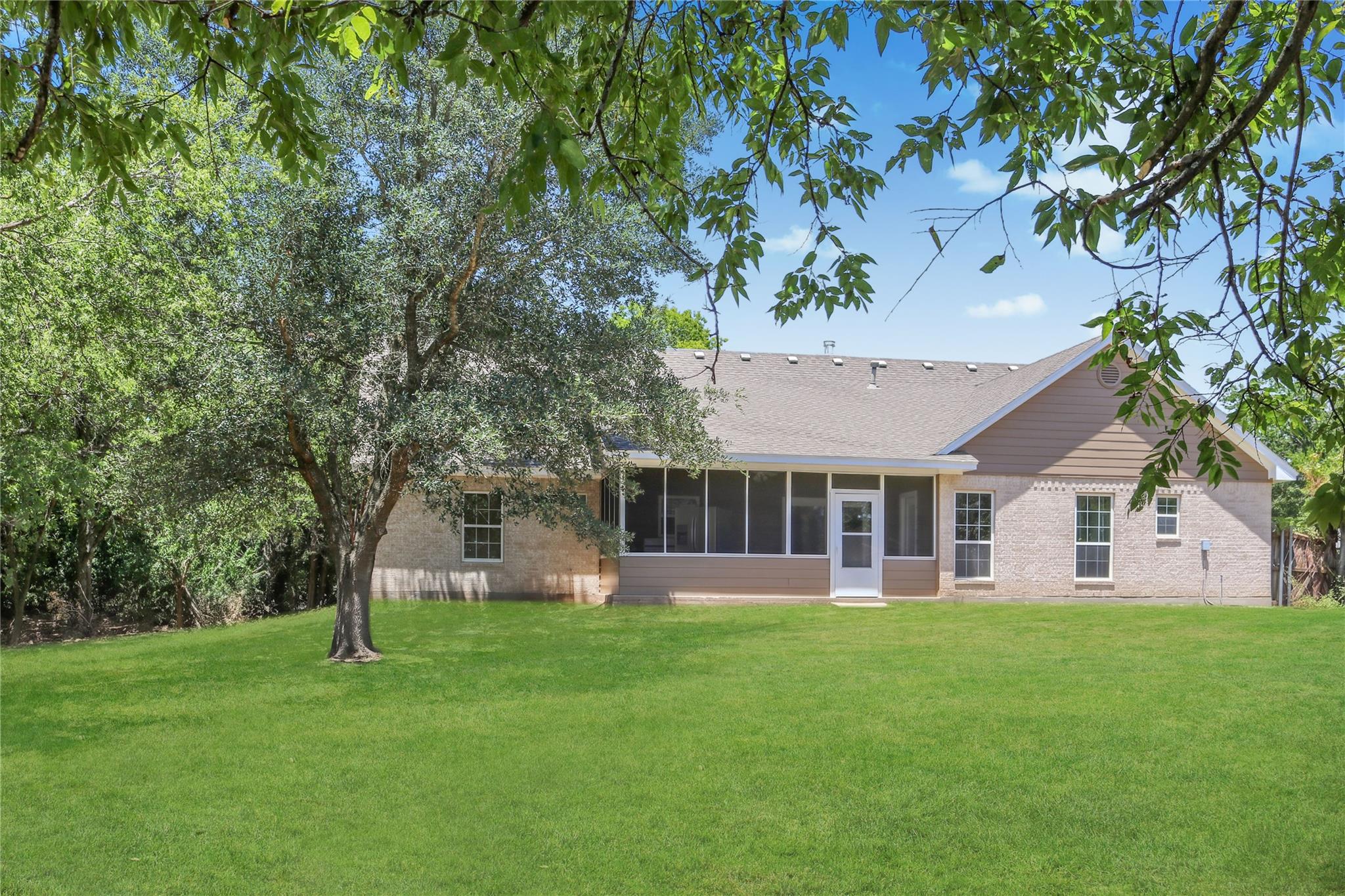 201 E Ward Drive, Robinson, TX 76706 — photo 2