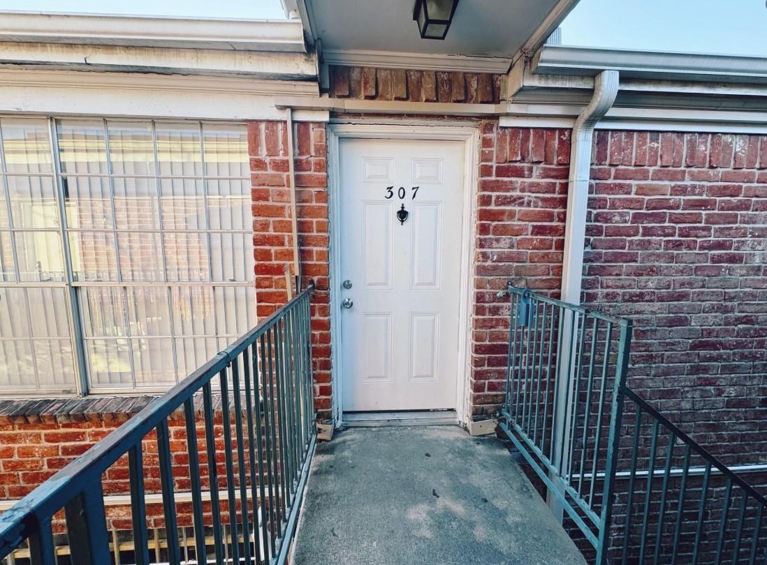 9201 Clarewood Drive #307 — photo