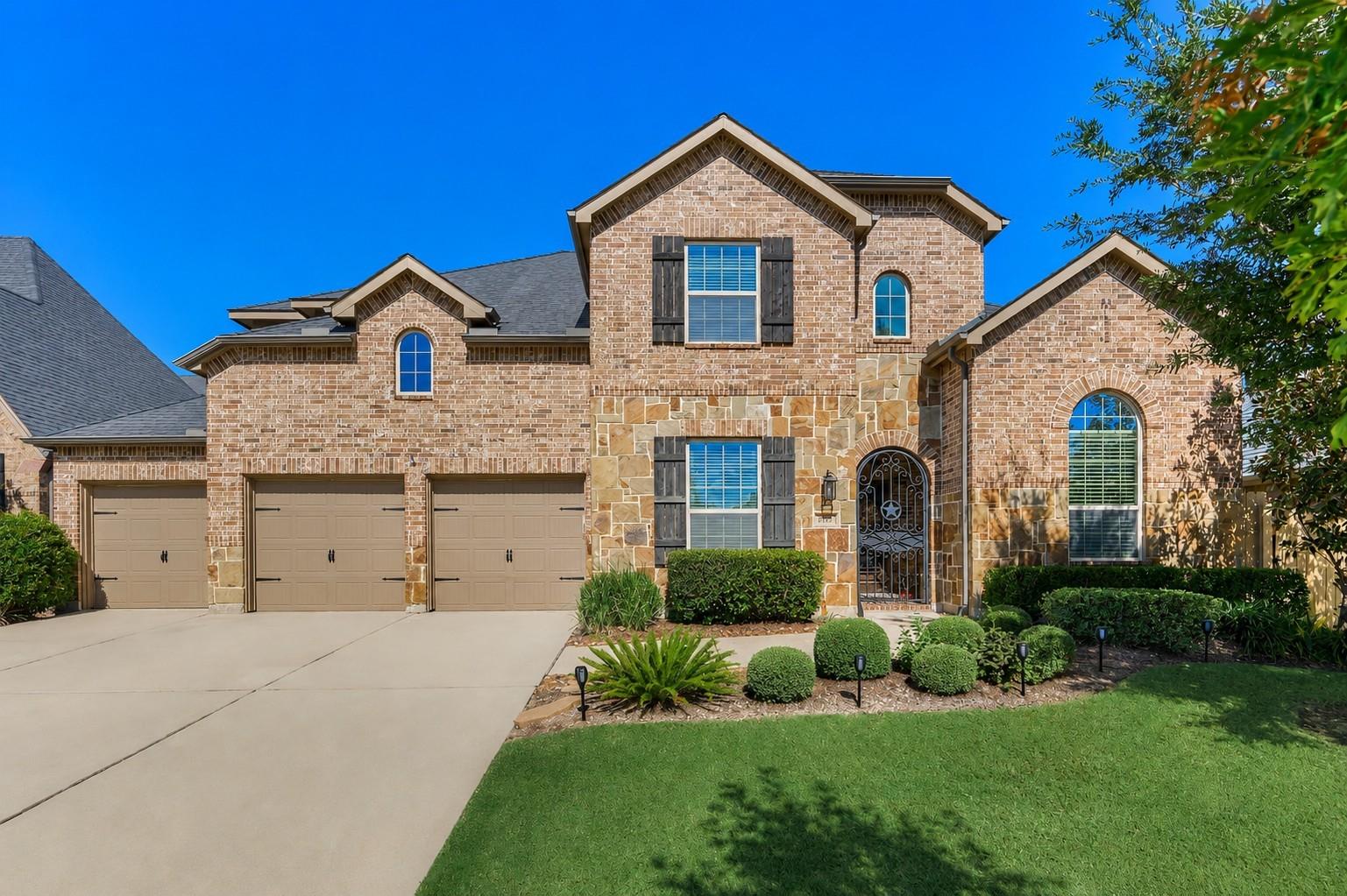 8109 Threadtail Street — photo
