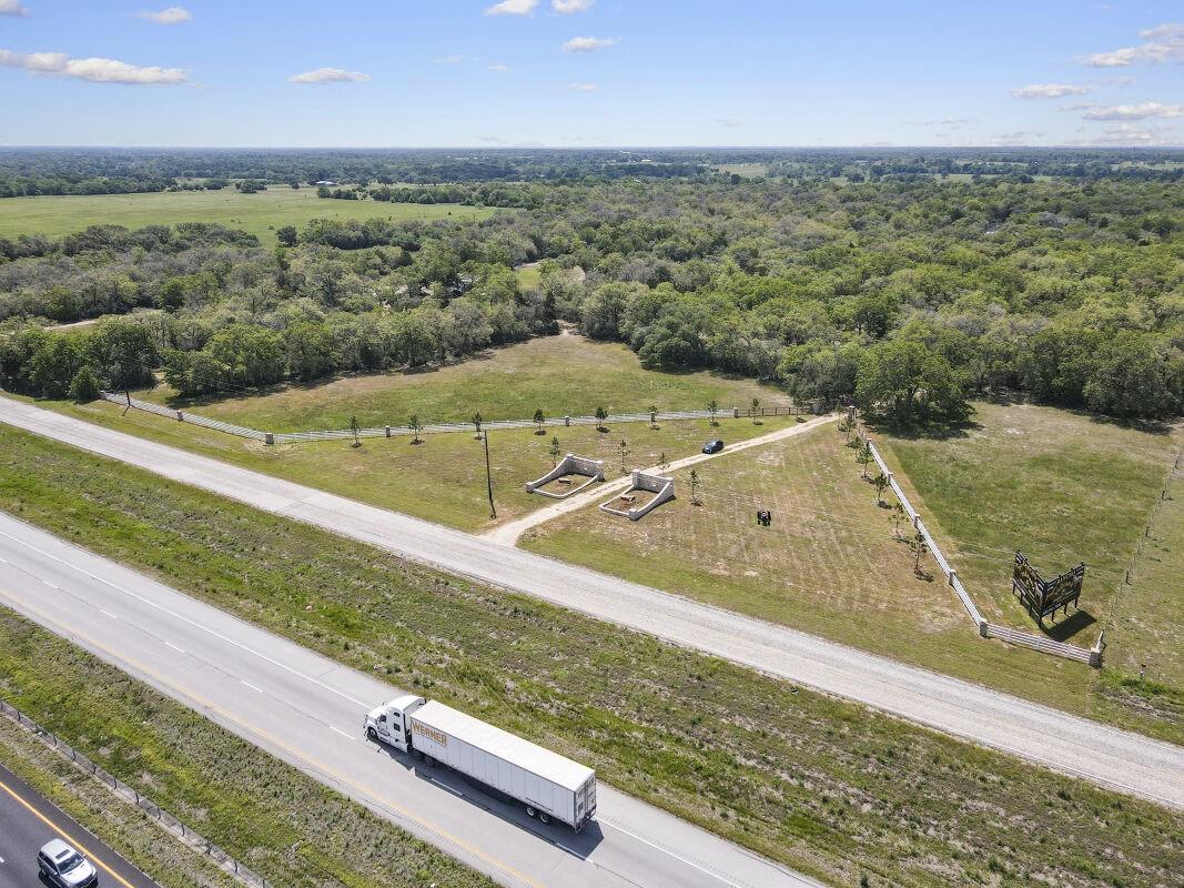 2512 Interstate 10, Weimar, TX 78962 — photo 2