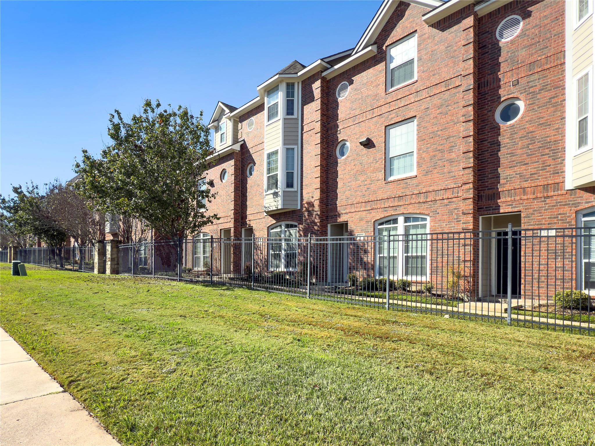 305 Holleman Drive E #302 — photo