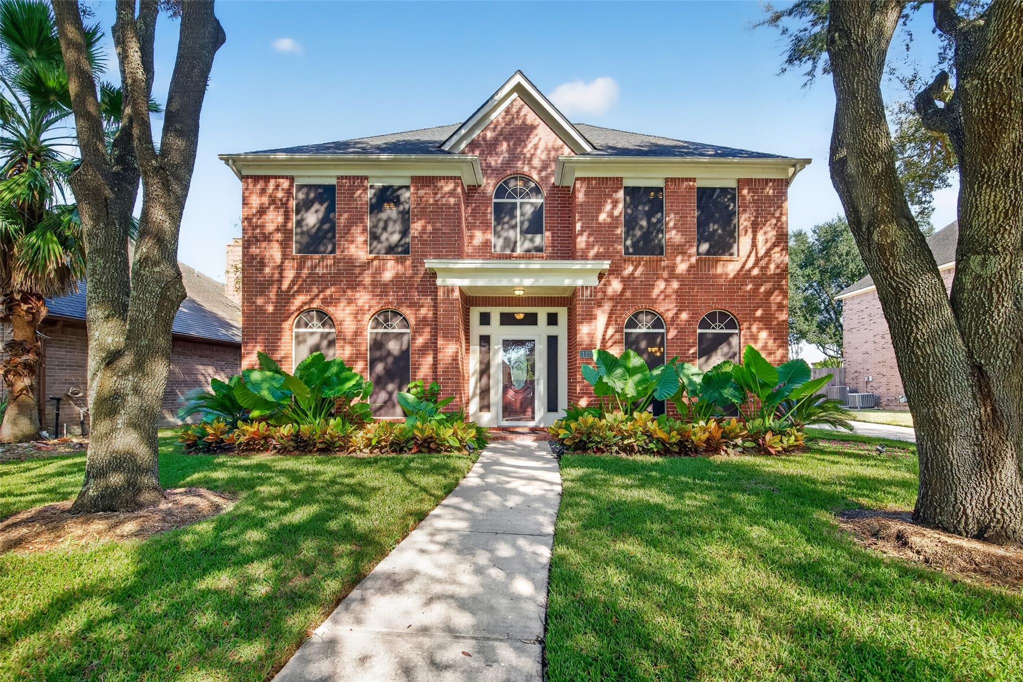 120 Crescent Bay Drive — photo