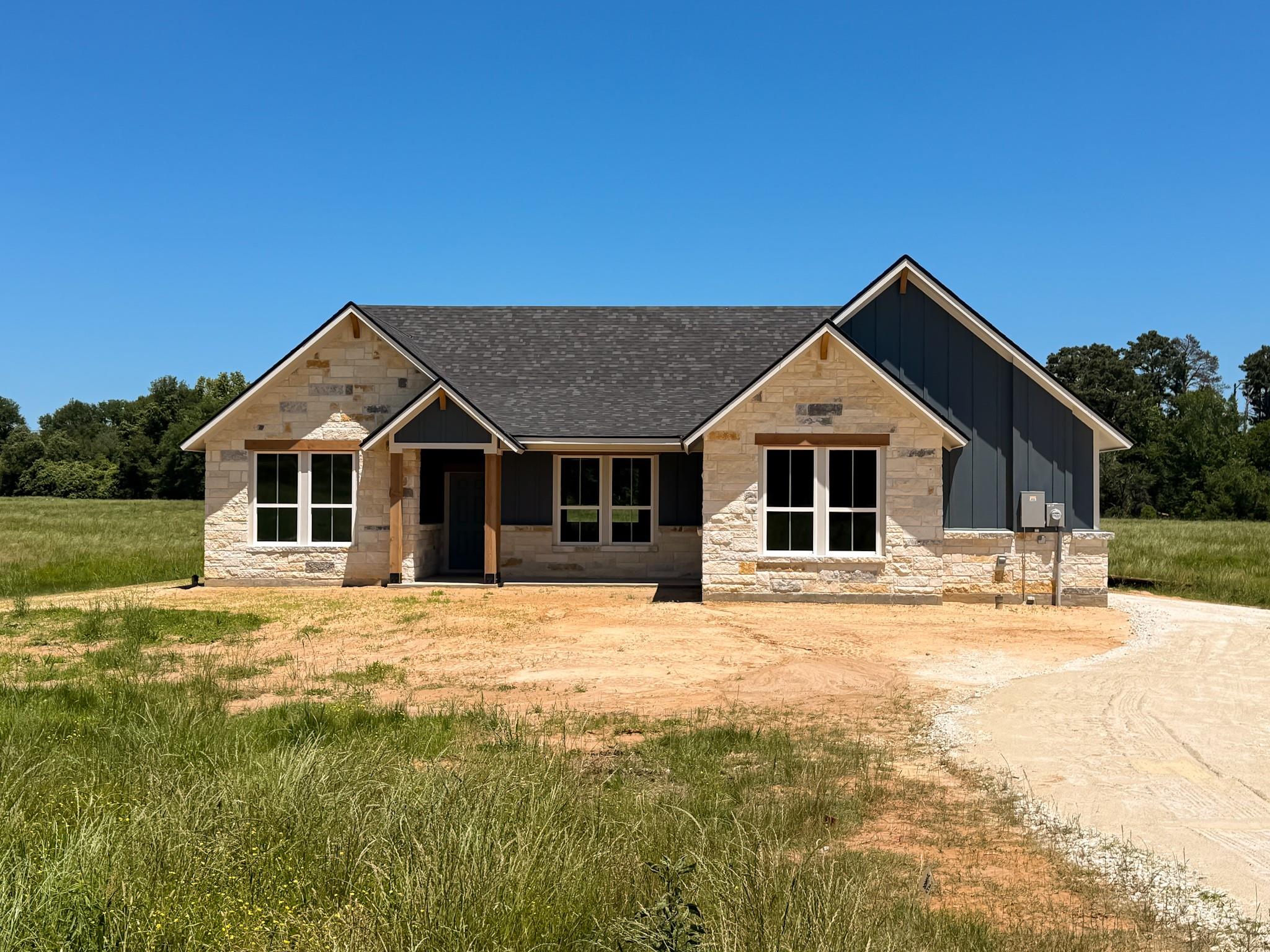 879 Pineview Circle — photo