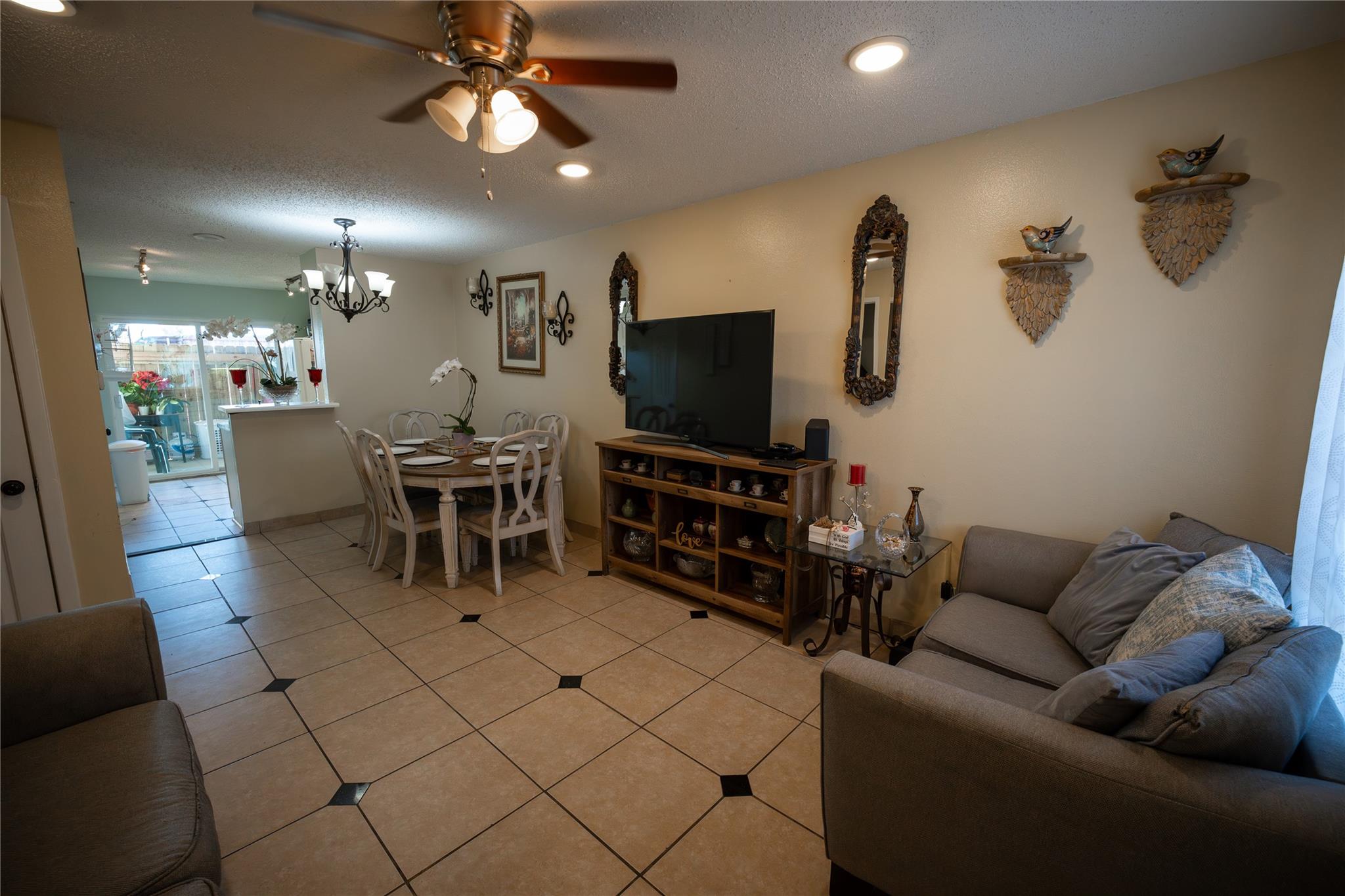 1220 Shadowdale Drive #8 — photo