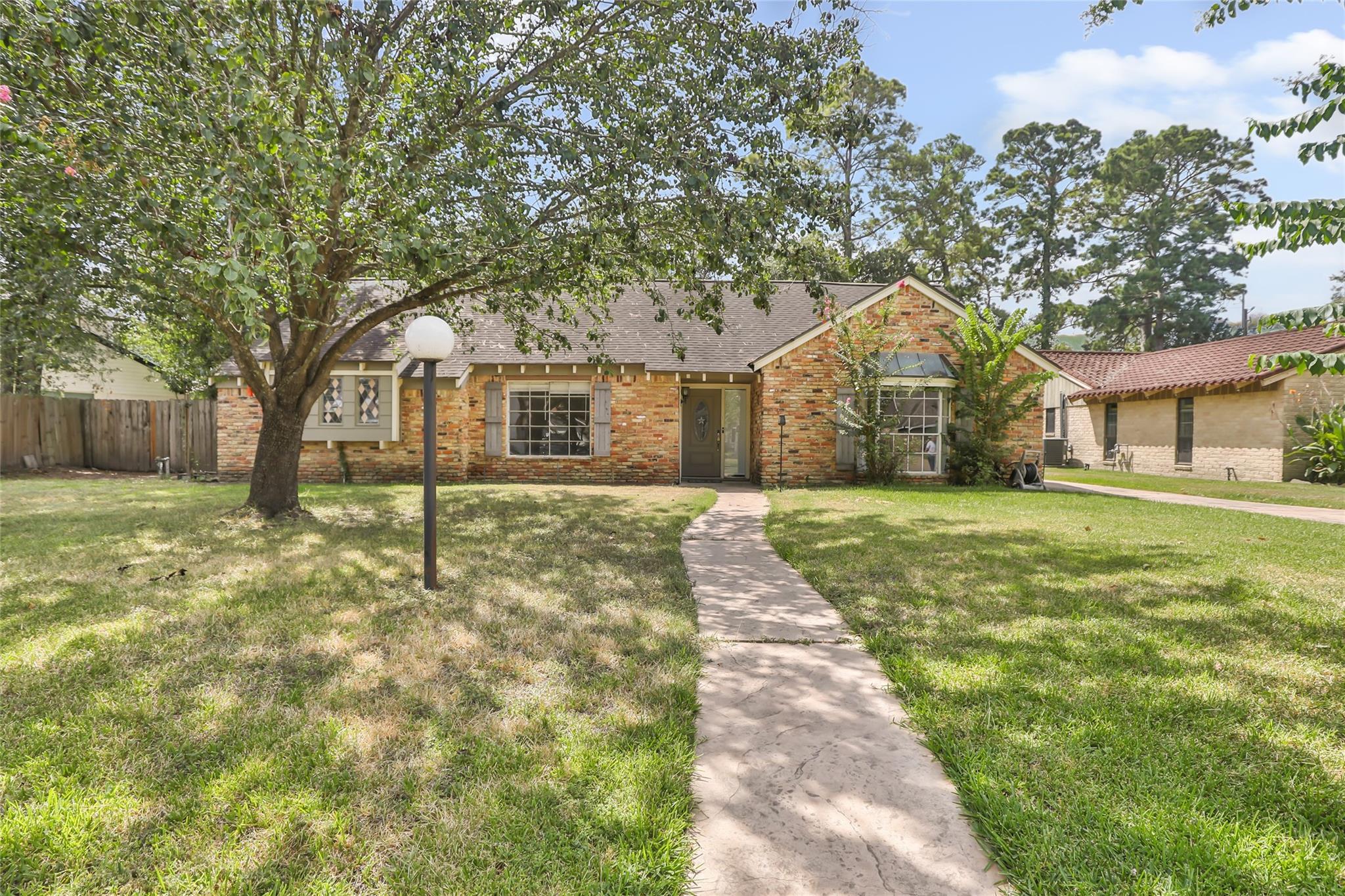 211 W North Hill Drive — photo