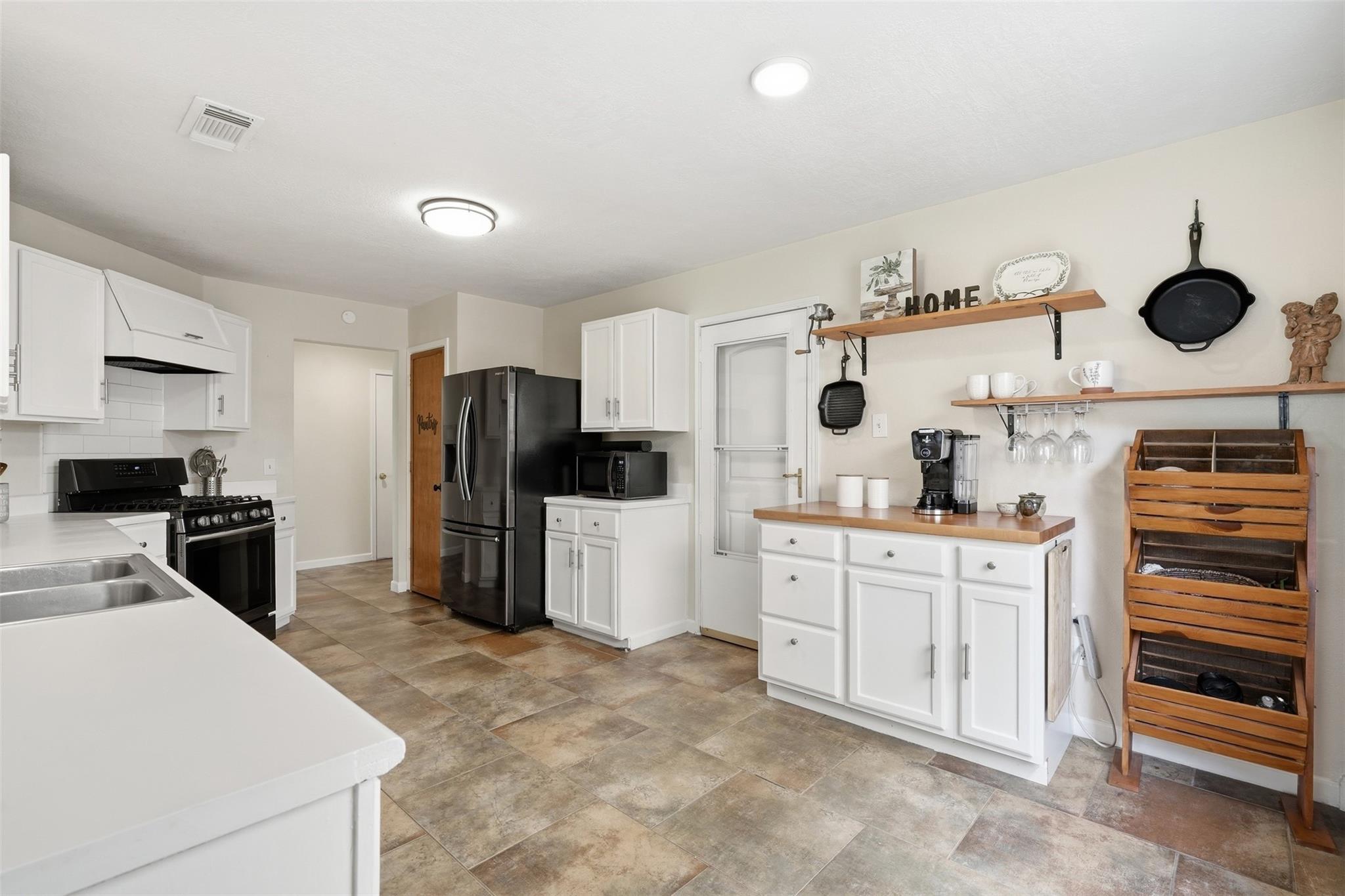 807 Oak West Drive — photo