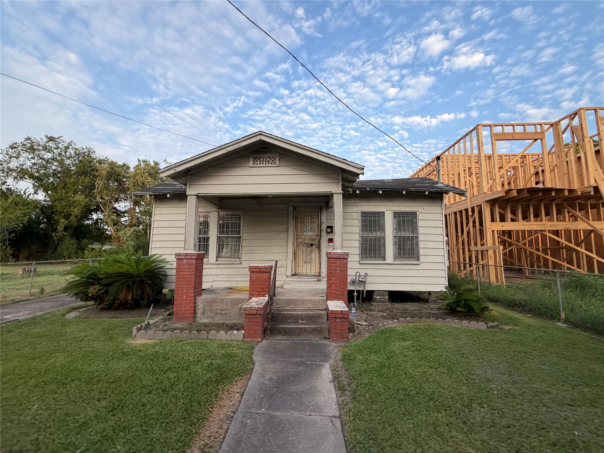 2805 Brackenridge Street — photo