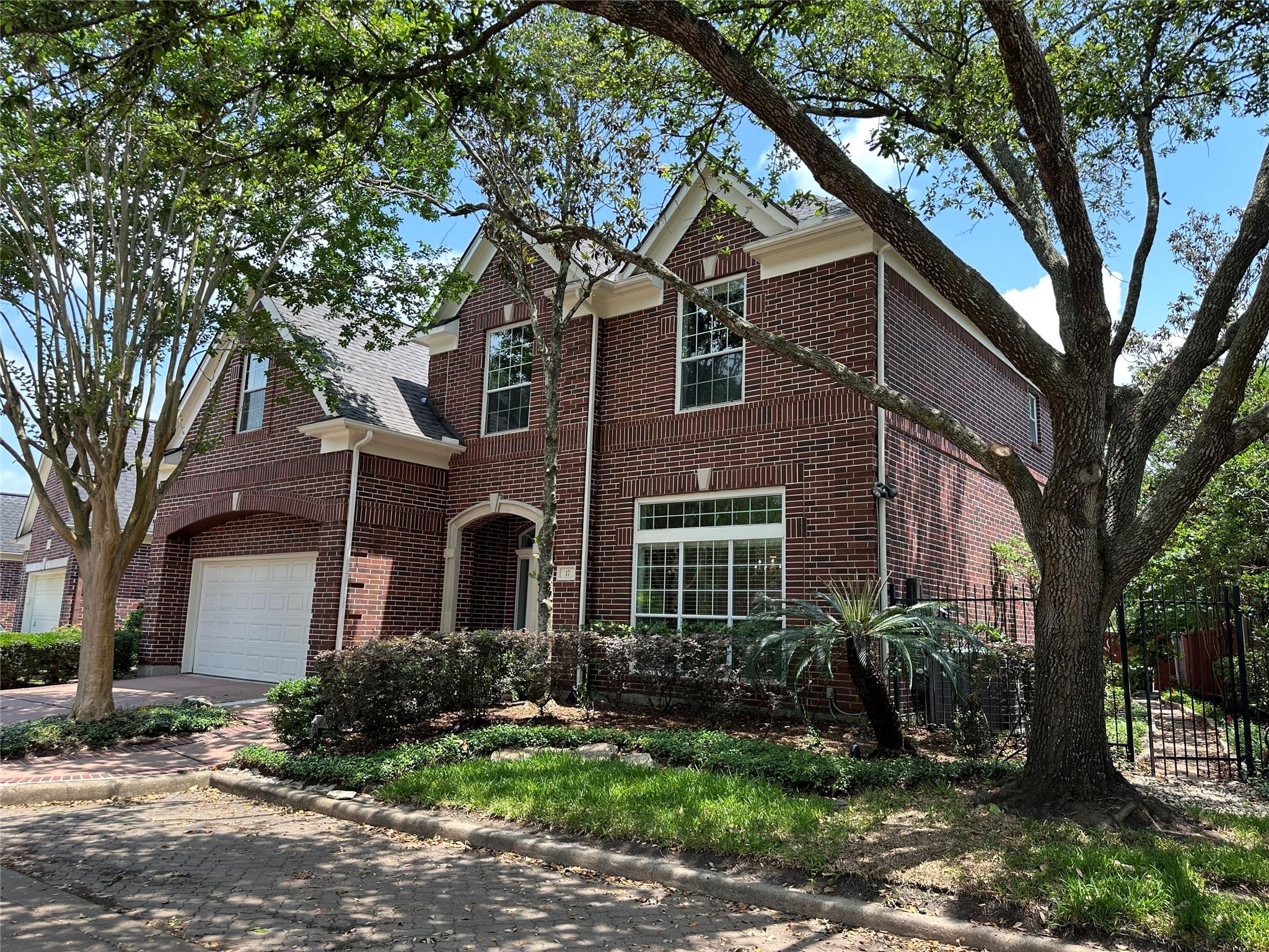 17 Ambleside Crescent Drive — photo