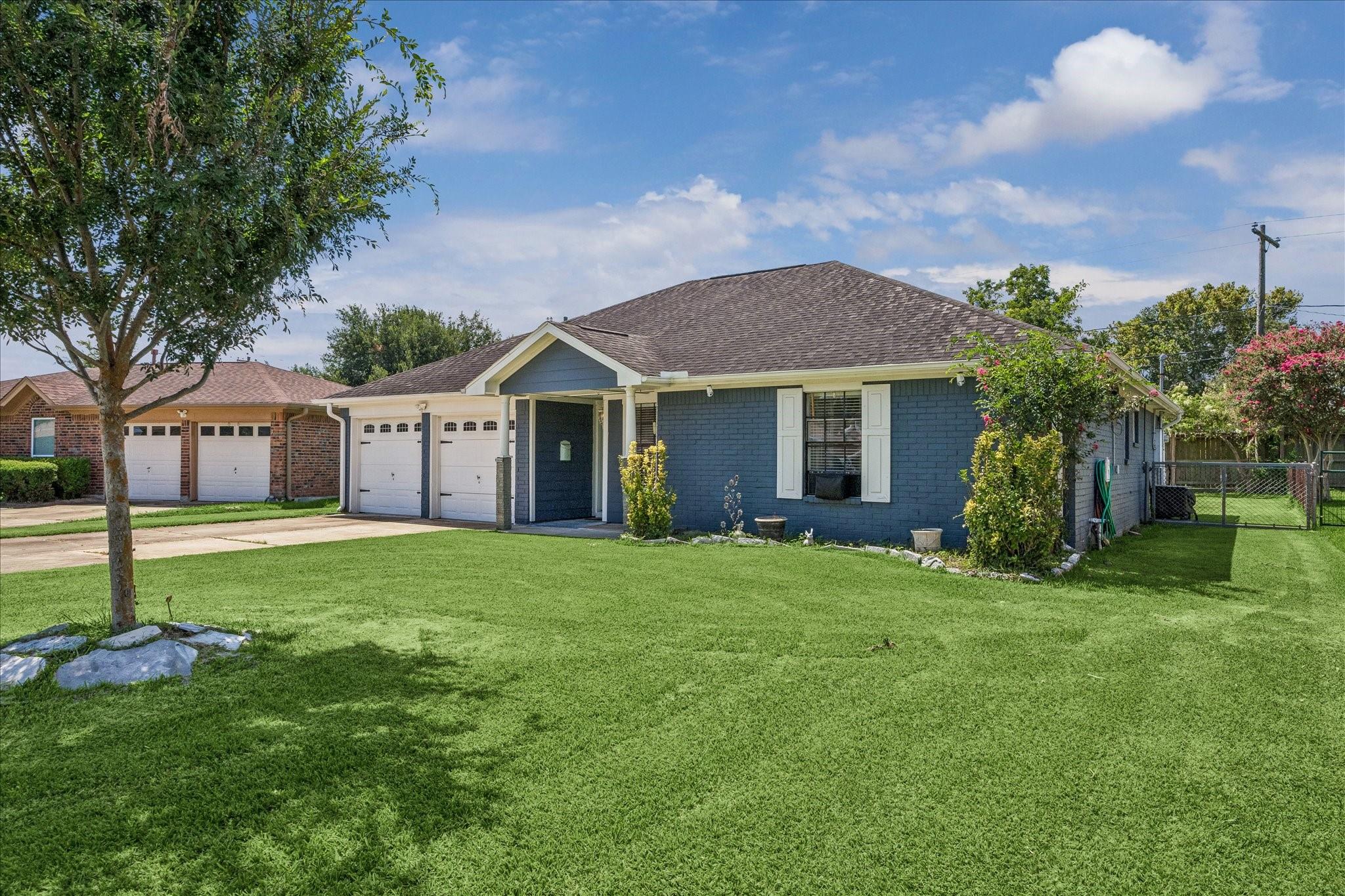 1213 E Brown Lane — photo