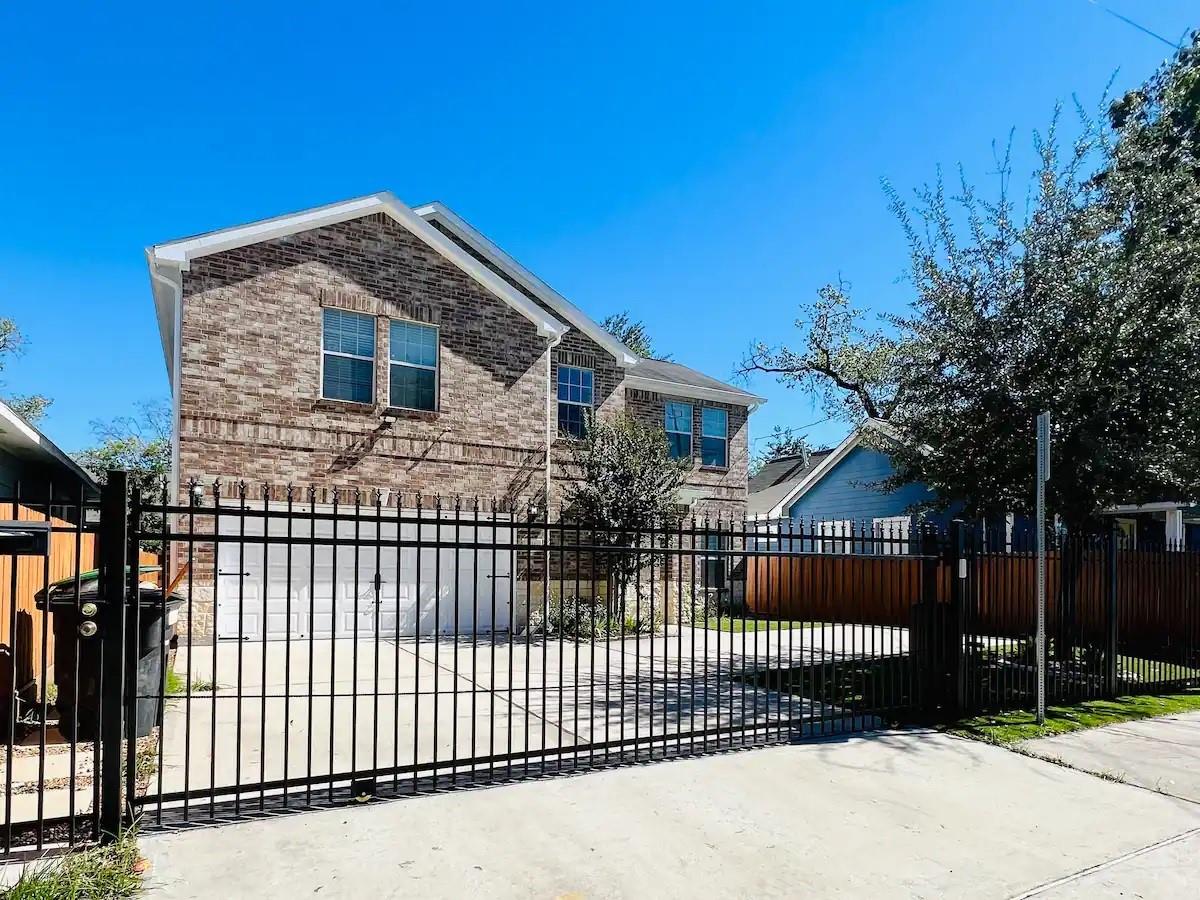3616 Elysian Street — photo