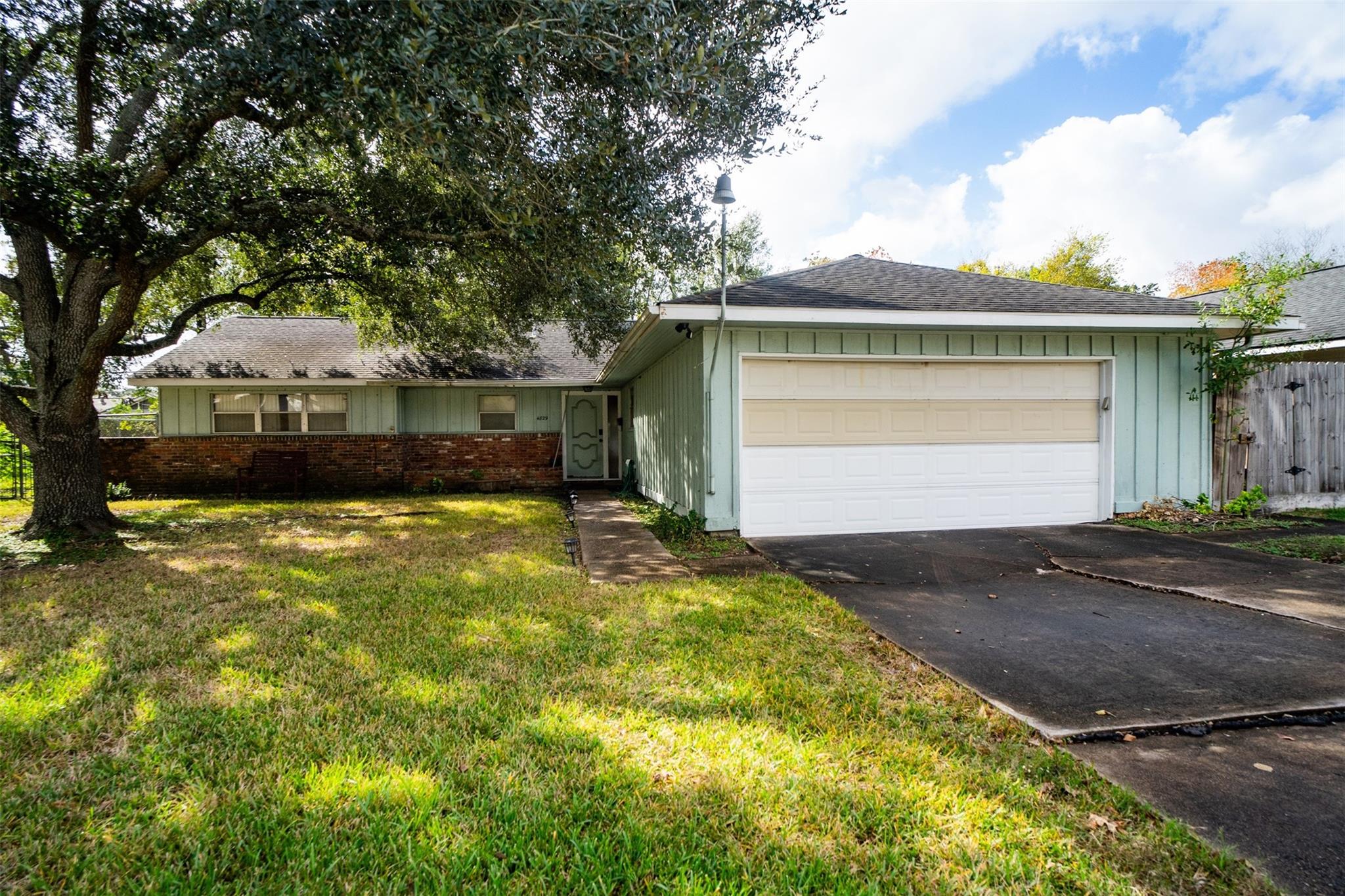 4829 Hummingbird Street — photo