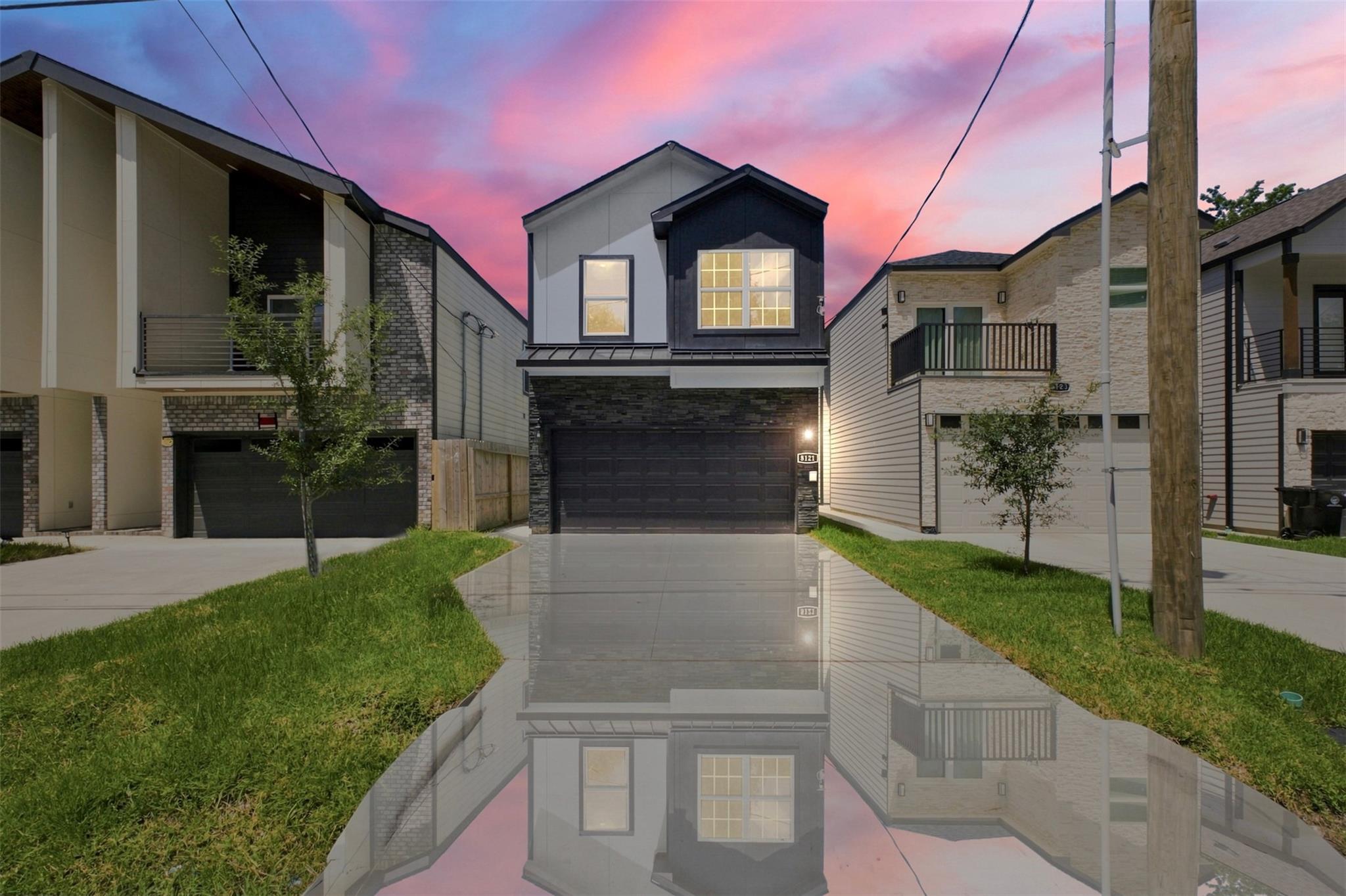 8121 Venus Street — photo