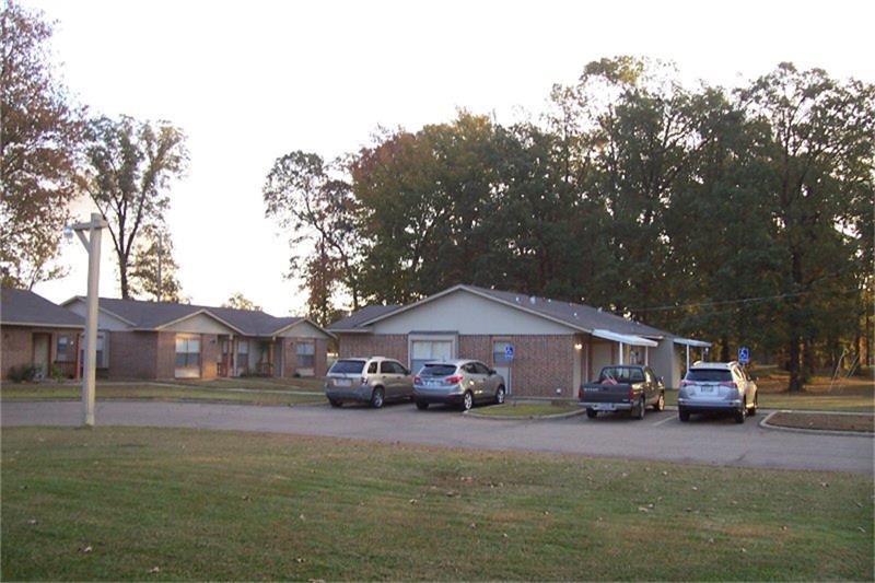 303 E Avenue, Hooks, TX 75561 — photo 2