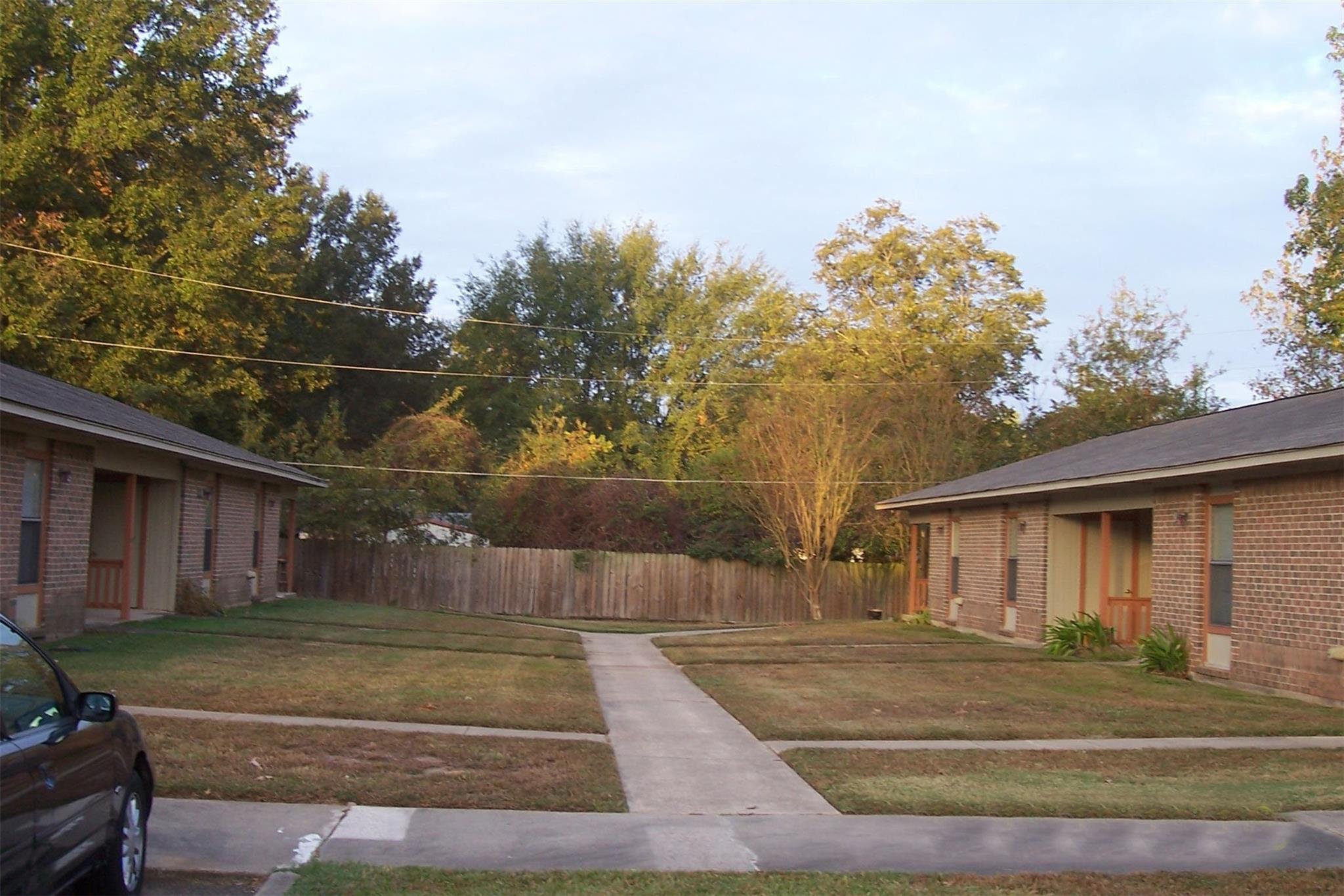 303 E Avenue, Hooks, TX 75561 — photo 3