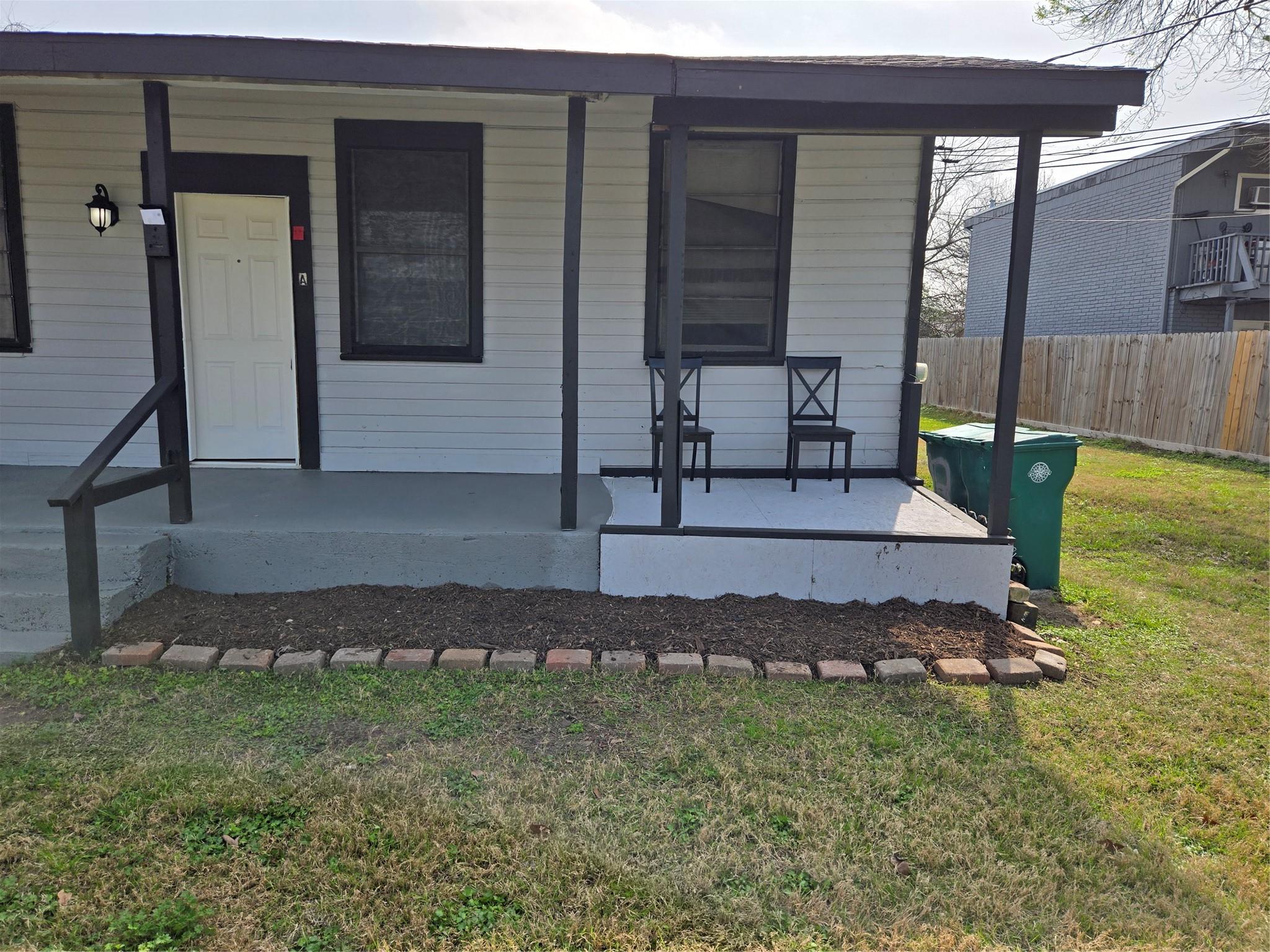 904 Herbert #D — photo