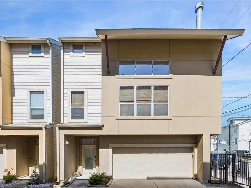 3022 Caroline Street — photo