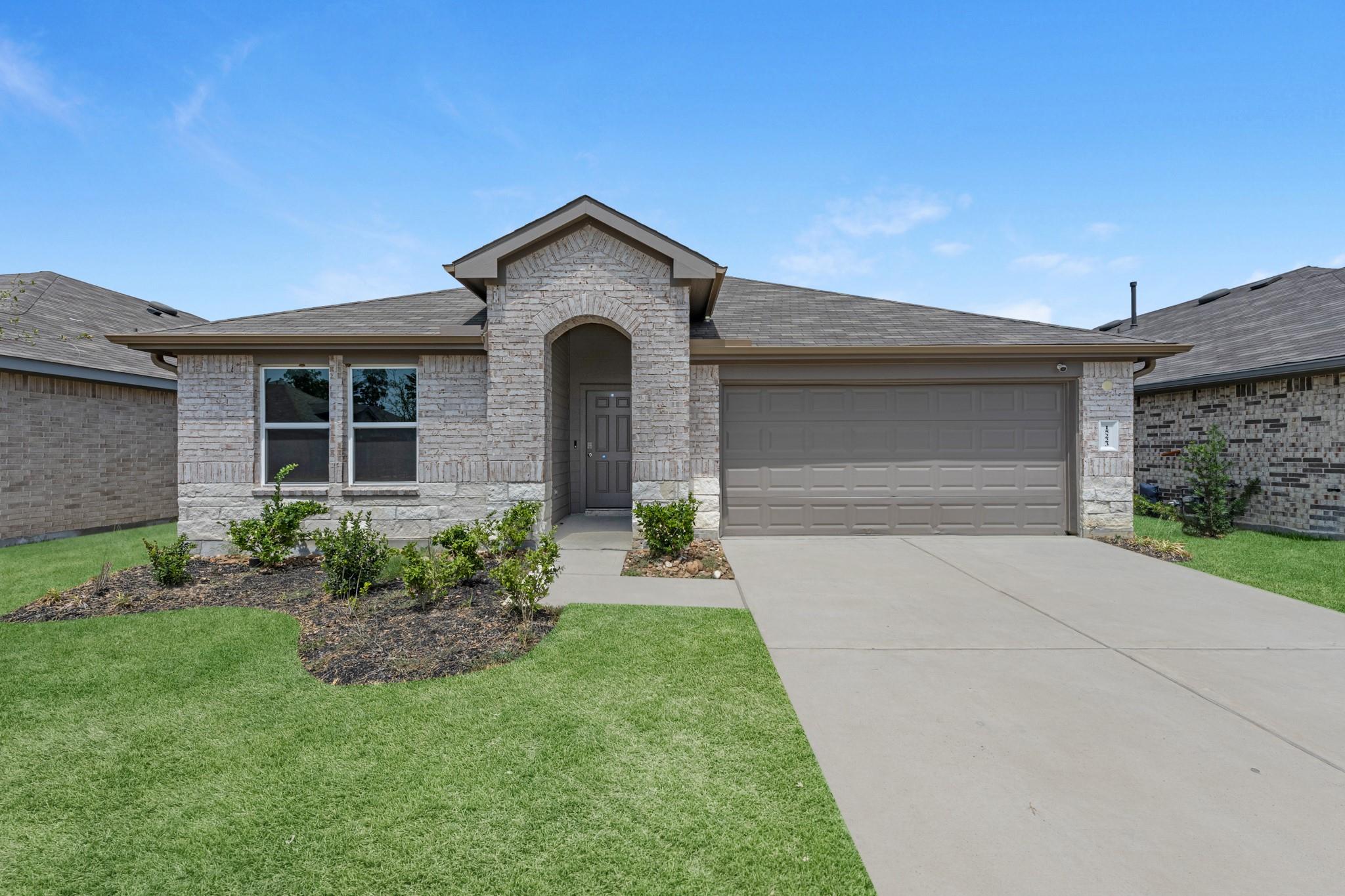 15223 Mayflower Street — photo