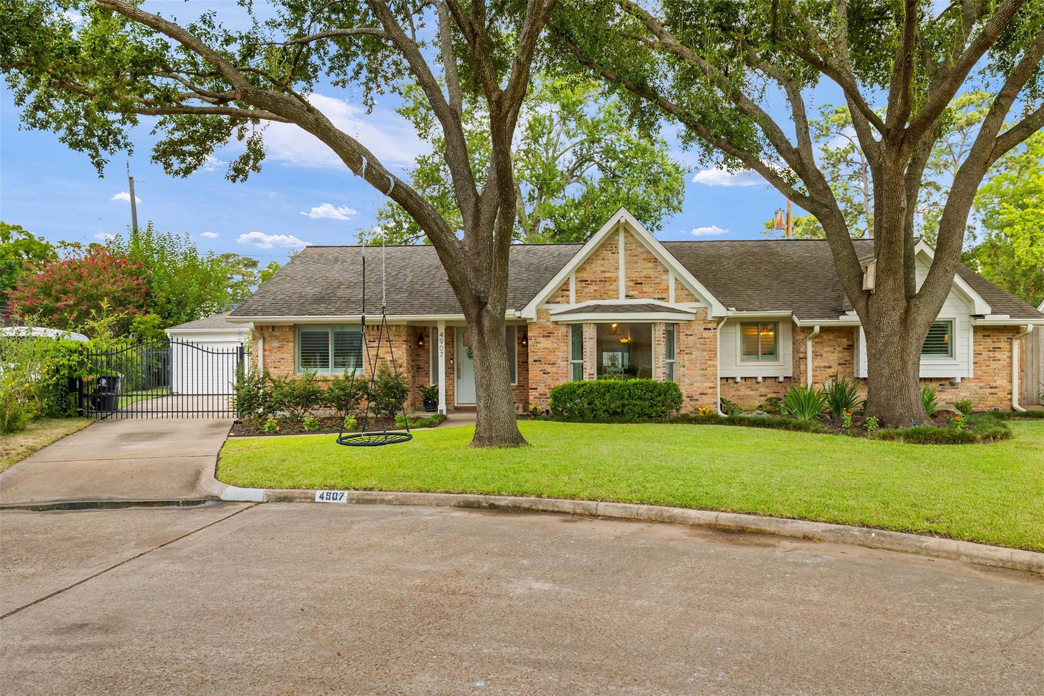 4907 Golf Drive — photo