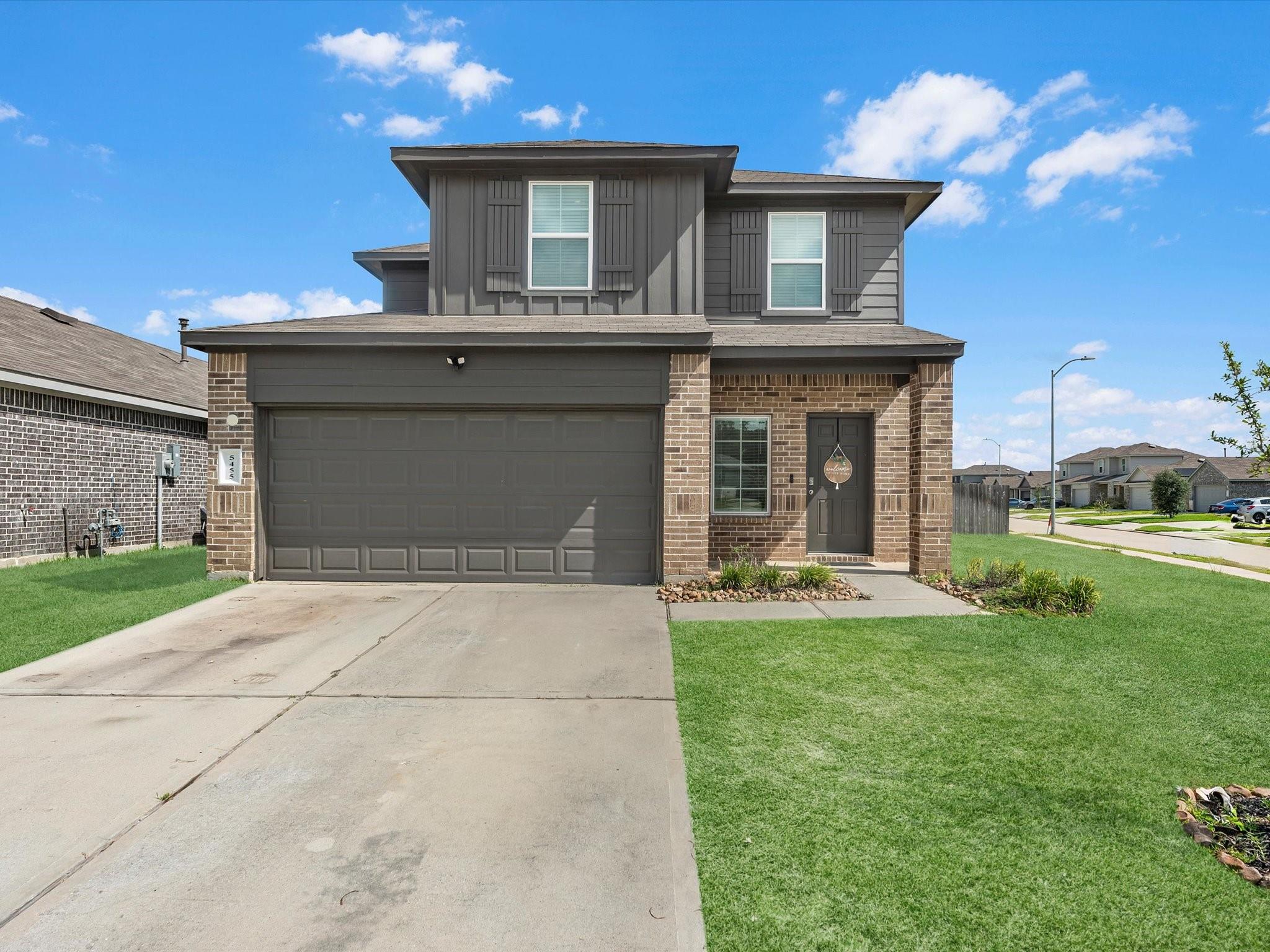 5455 Pinetree Crescent Lane — photo