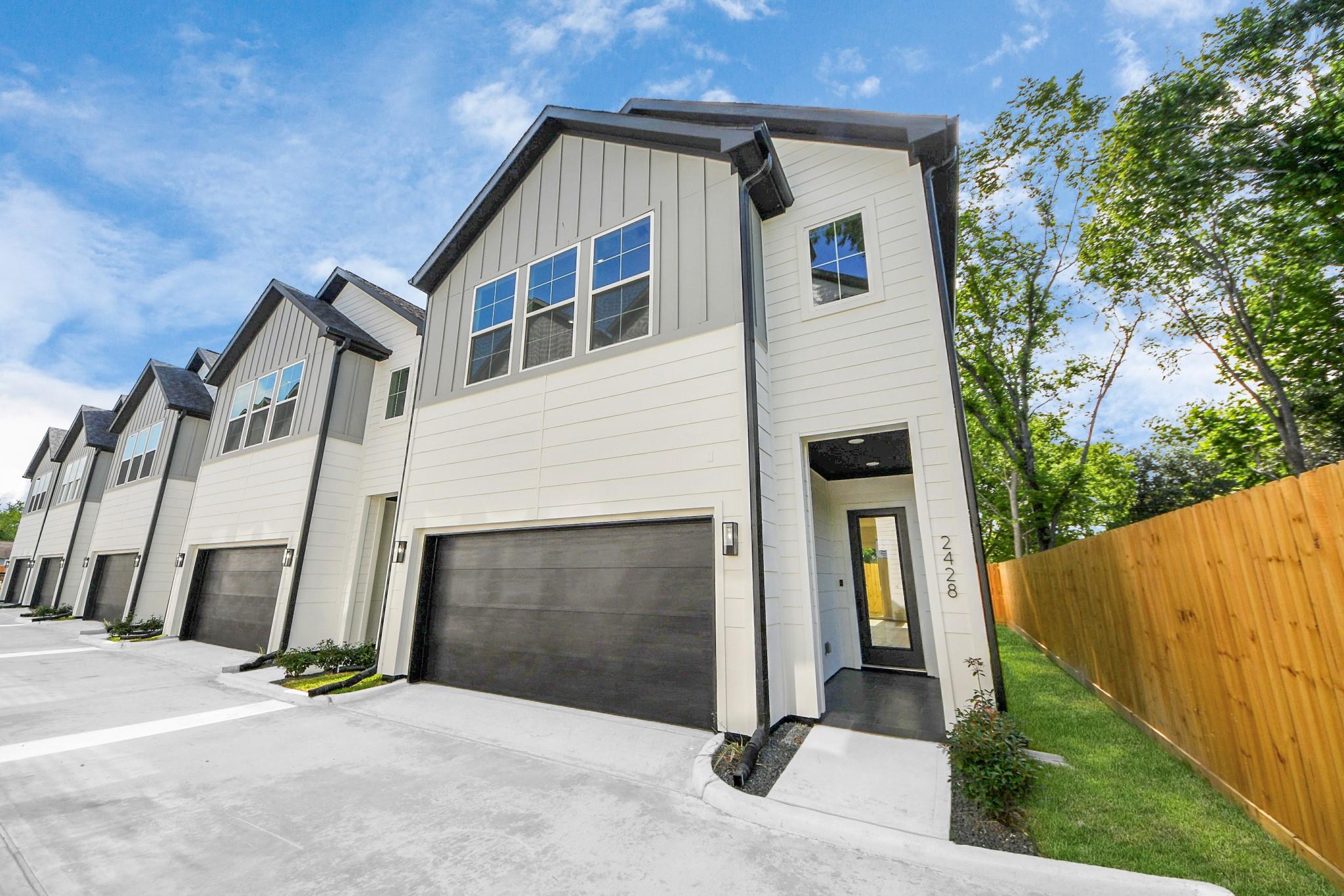 2428 Harrington Street — photo