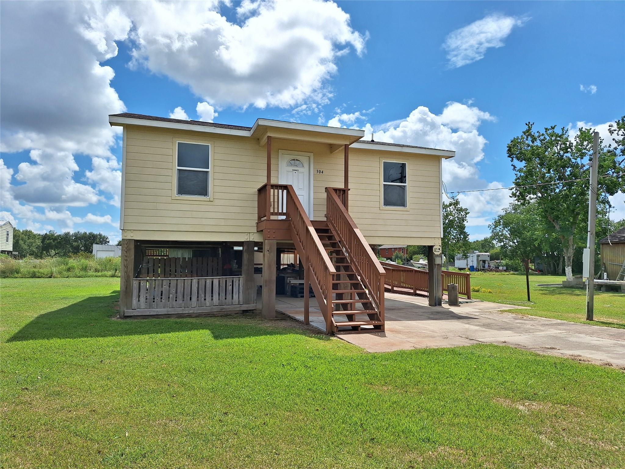 304 Bayside Drive — photo