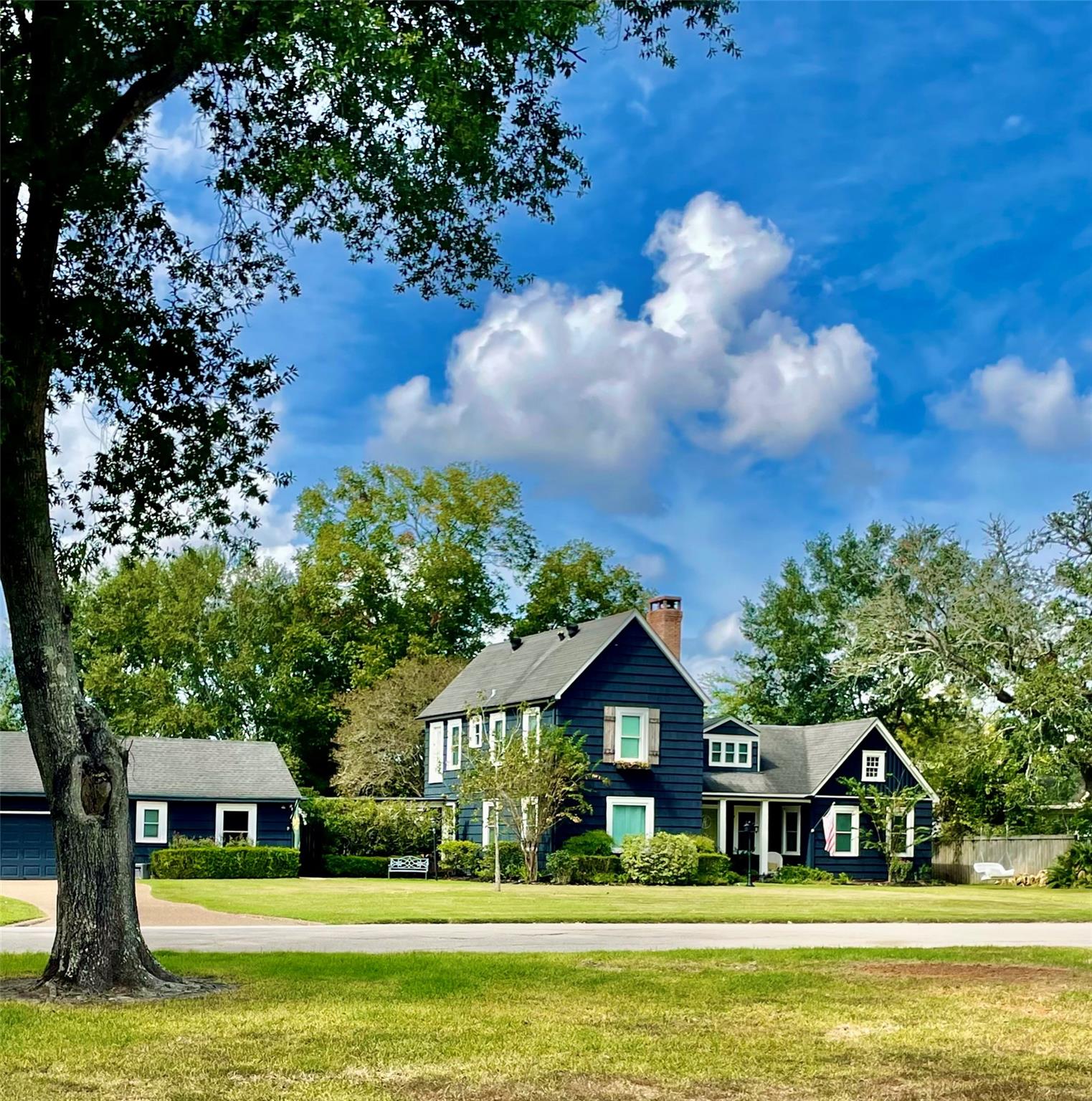 250 W Caldwood Drive — photo