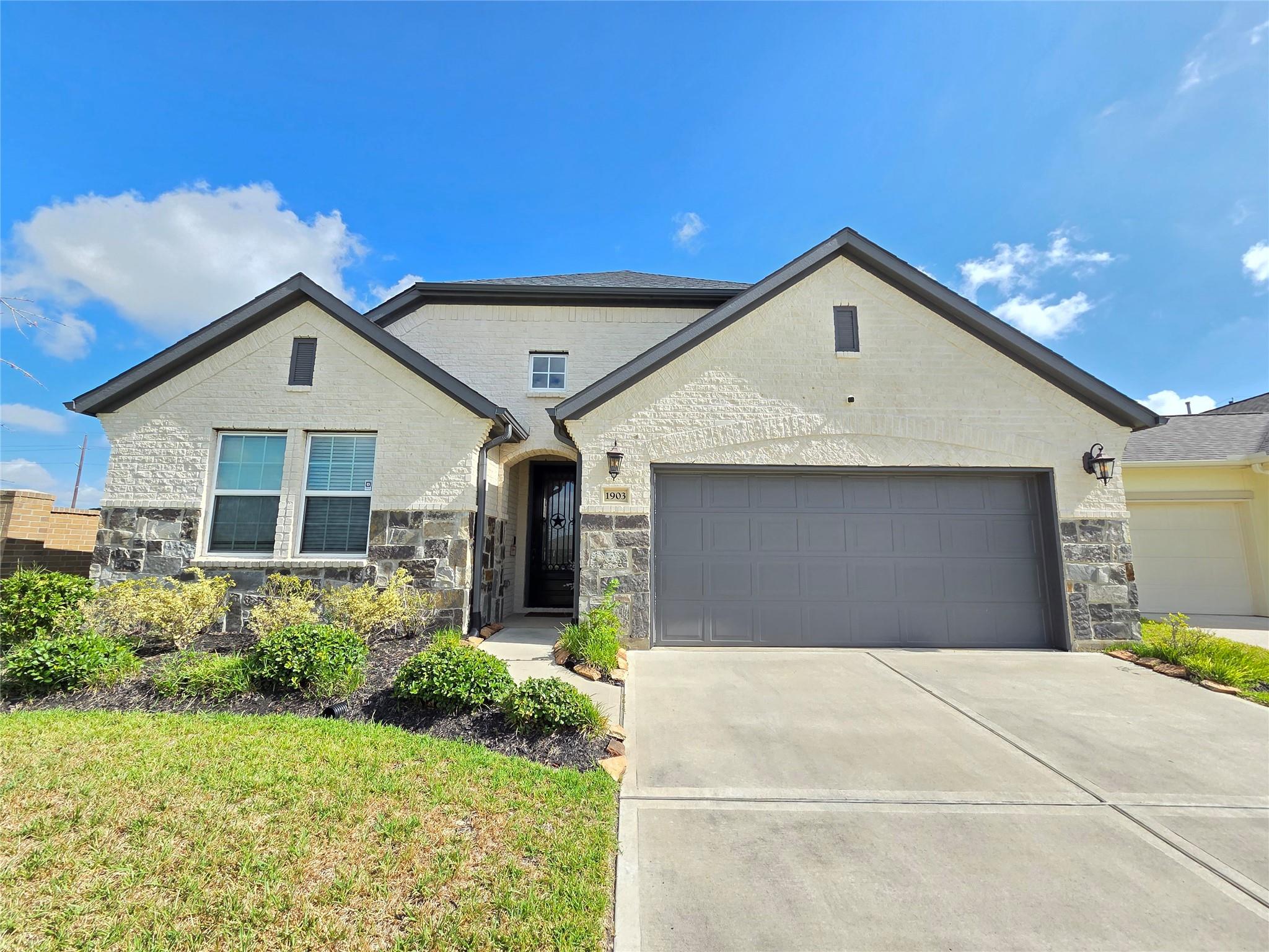 1903 Hickory Grove Lane — photo