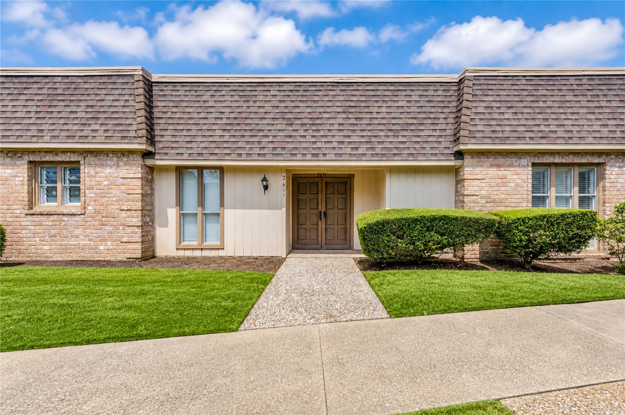 2611 Yorktown Lane — photo