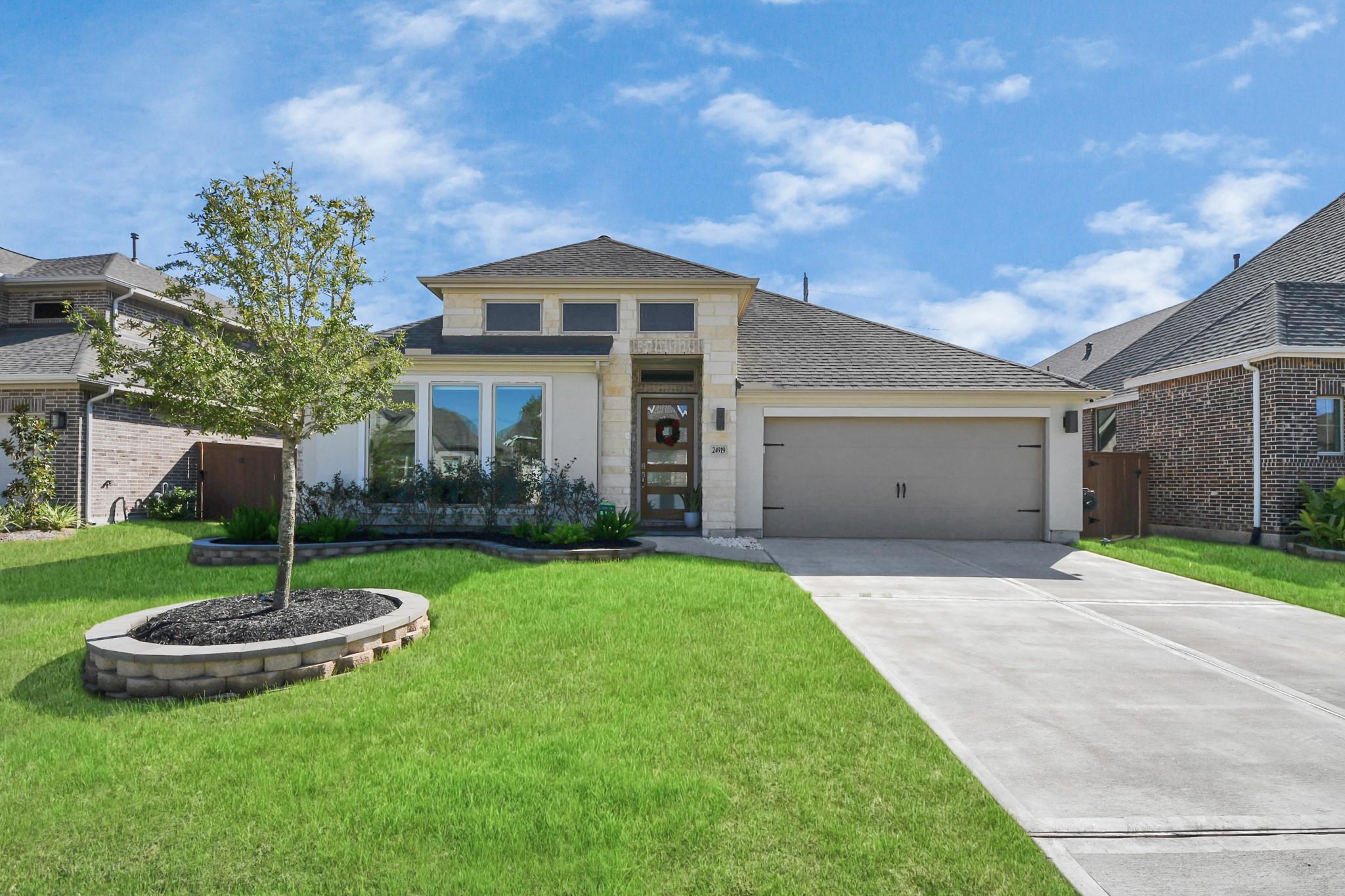 24919 Hibiscus Garden Way — photo